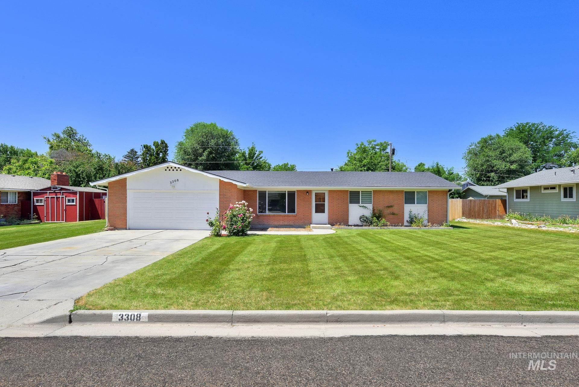 3308 Iowa Ave Property Photo 1