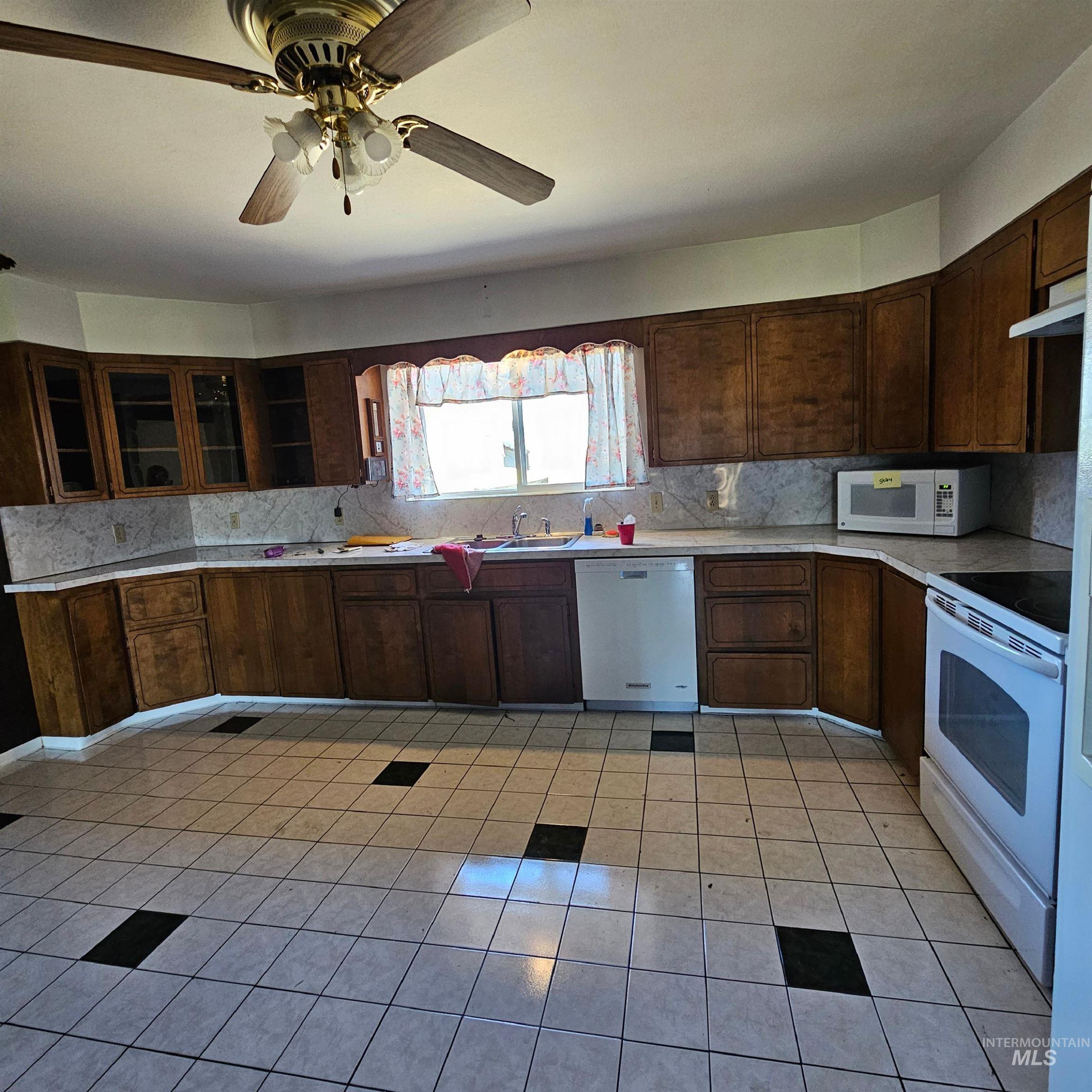 1034 Greencreek Road Property Photo 2