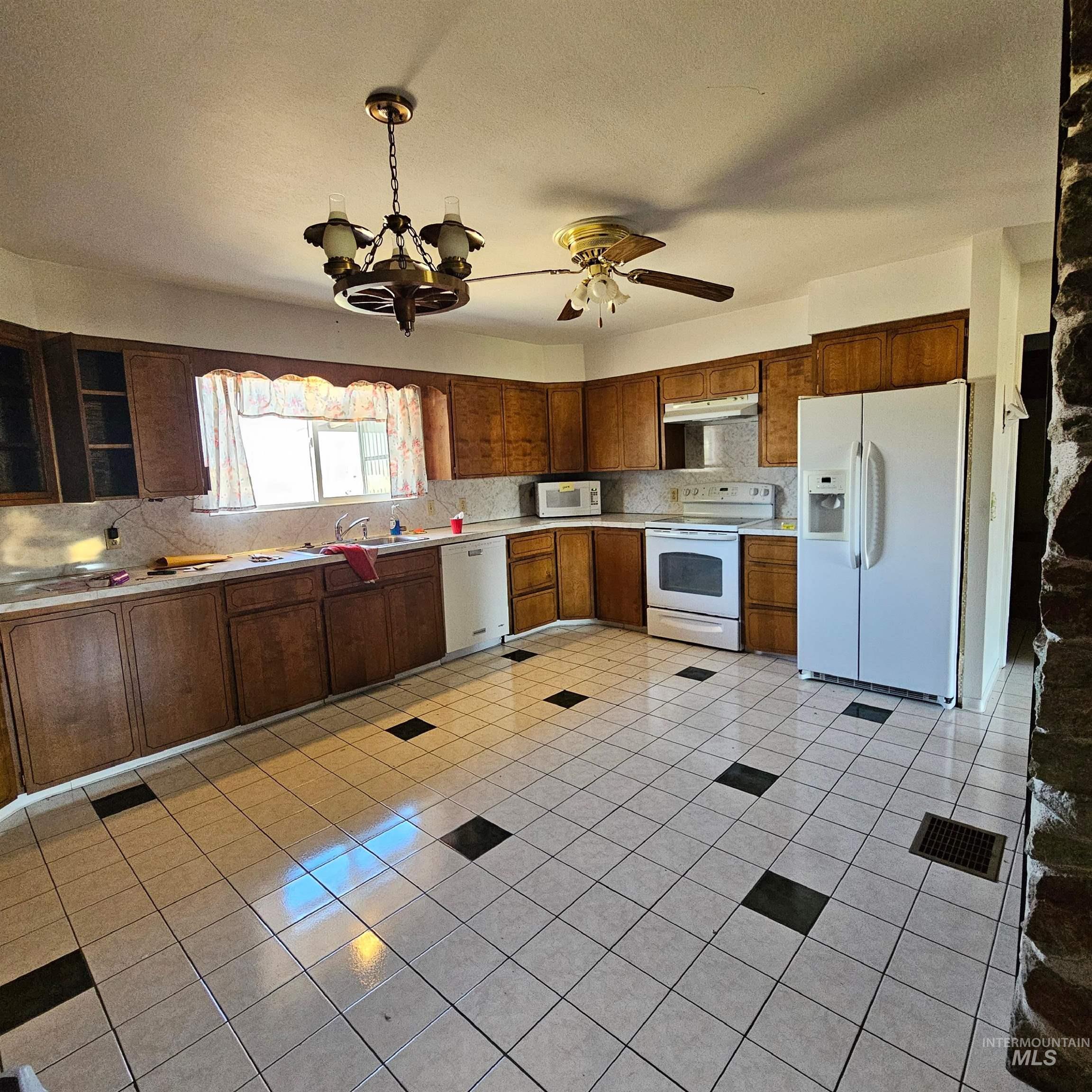 1034 Greencreek Road Property Photo 3