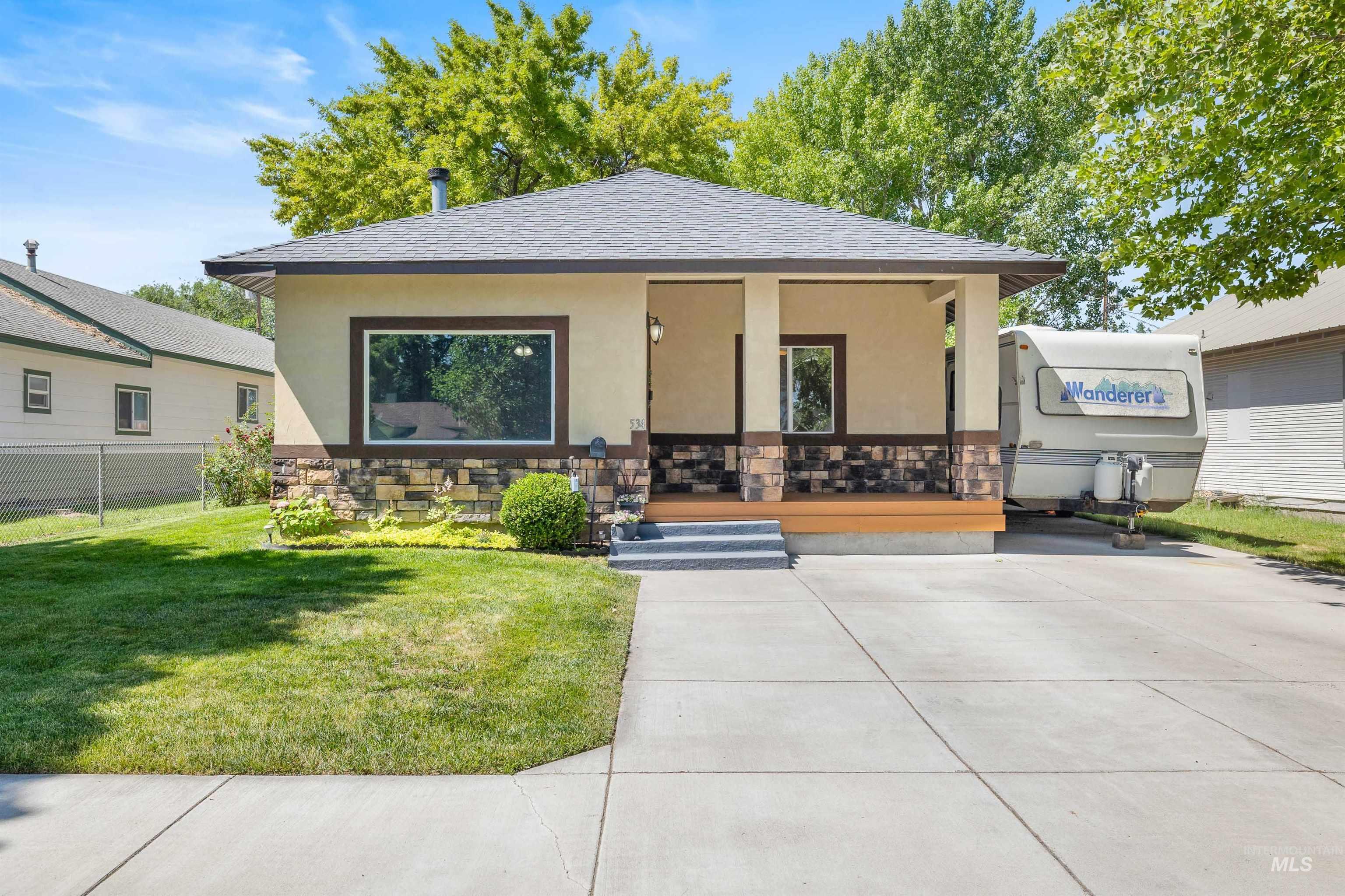 534 3rd Ave E Property Photo