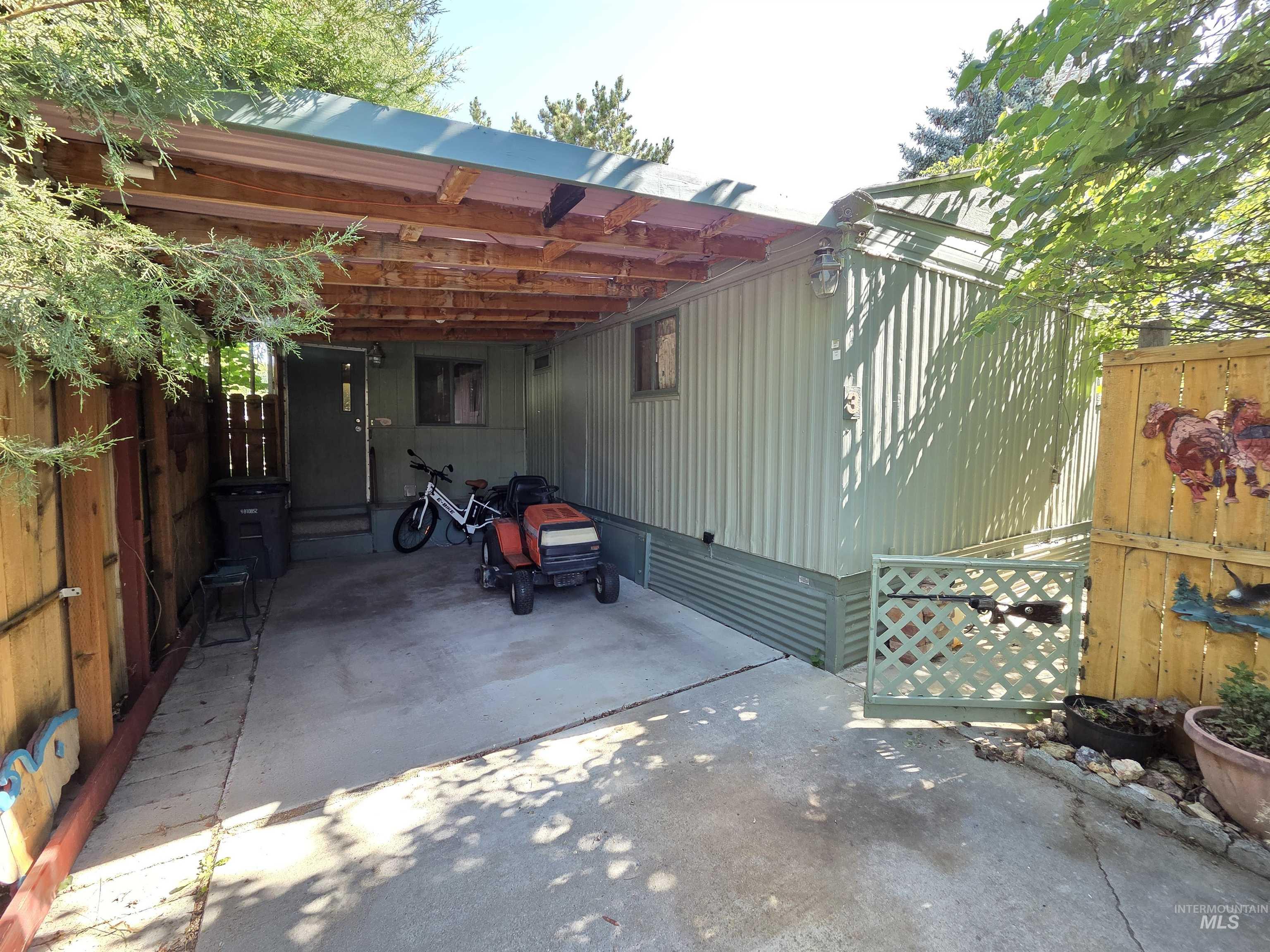 1715 W Flamingo Ave Trlr 3 Property Photo 2