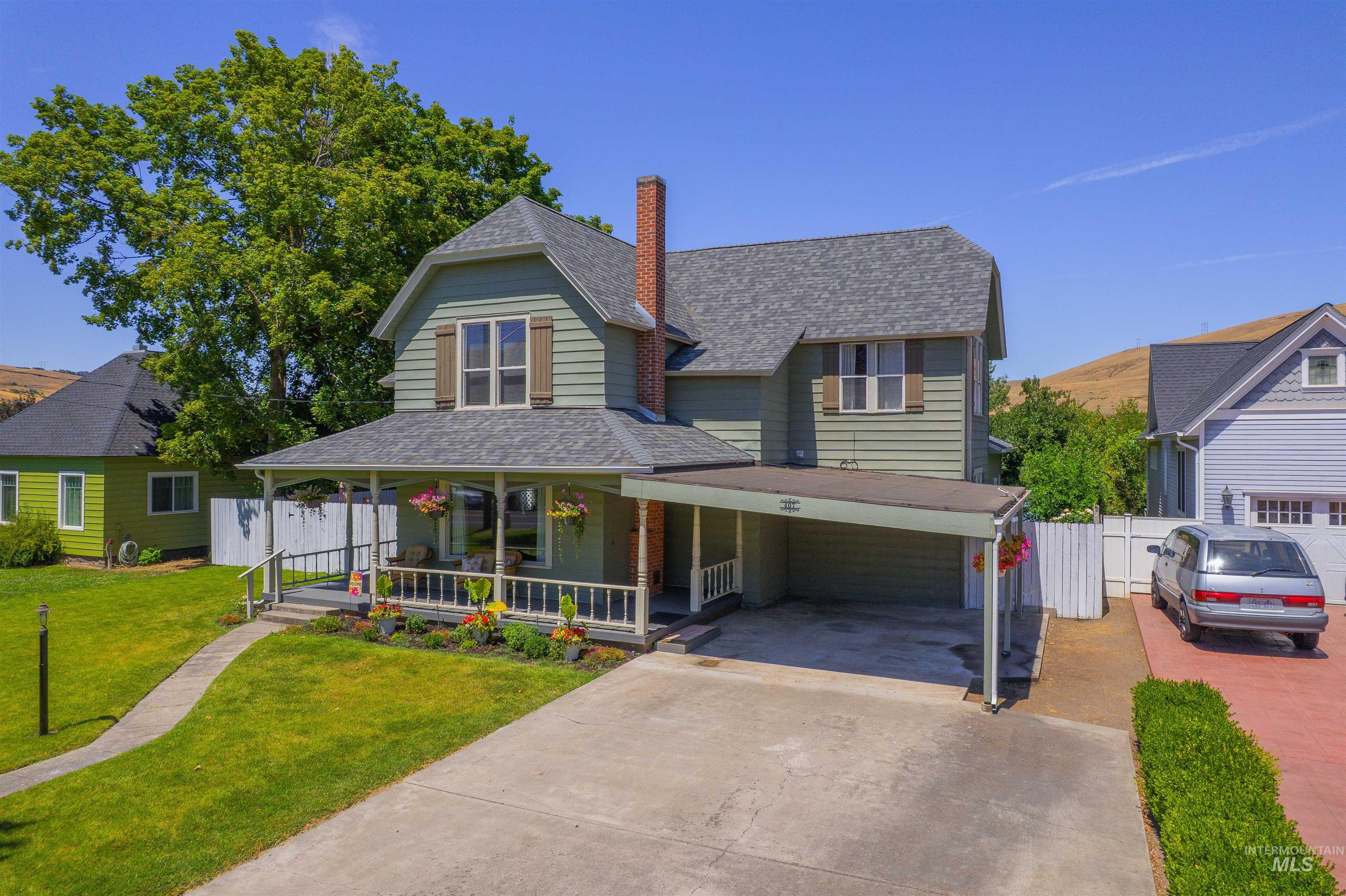 407 1st Street Property Photo 1
