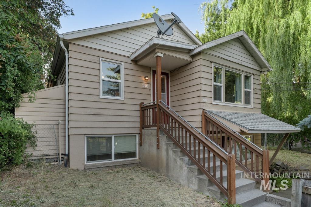 210 Lauder Ave