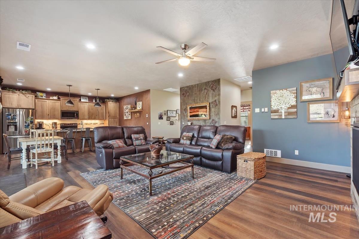 13822 Shadow Ridge Dr Property Photo 3