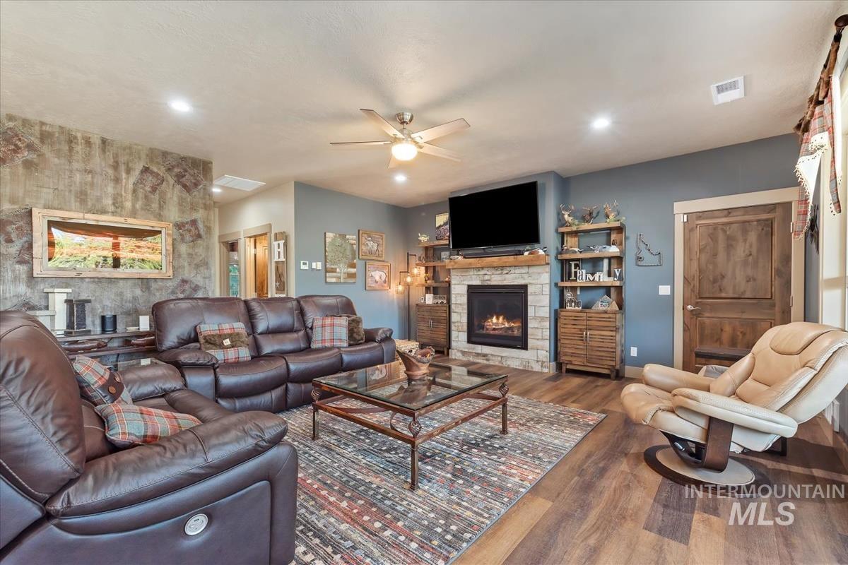 13822 Shadow Ridge Dr Property Photo 4