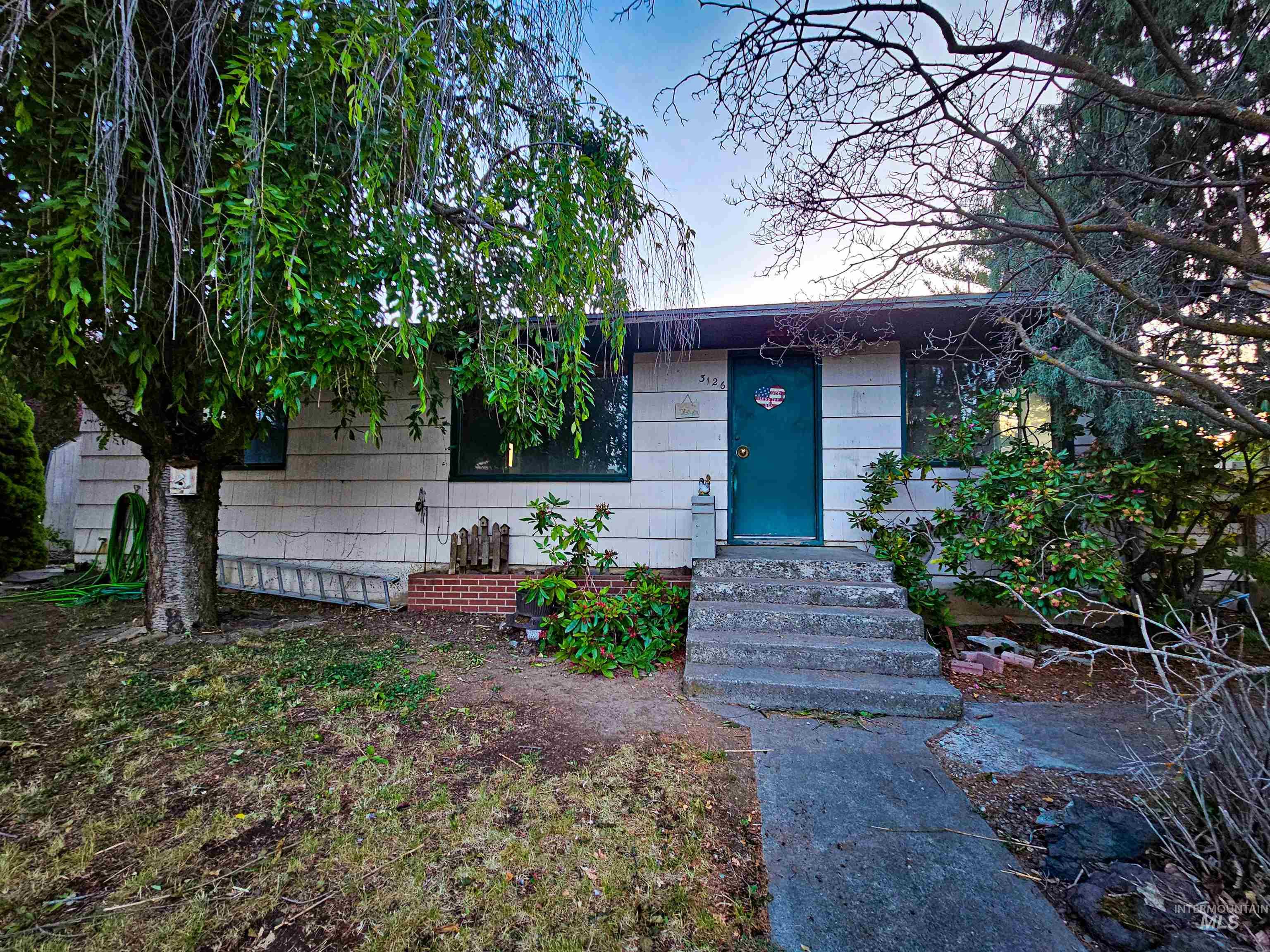 3126 4th St Property Photo