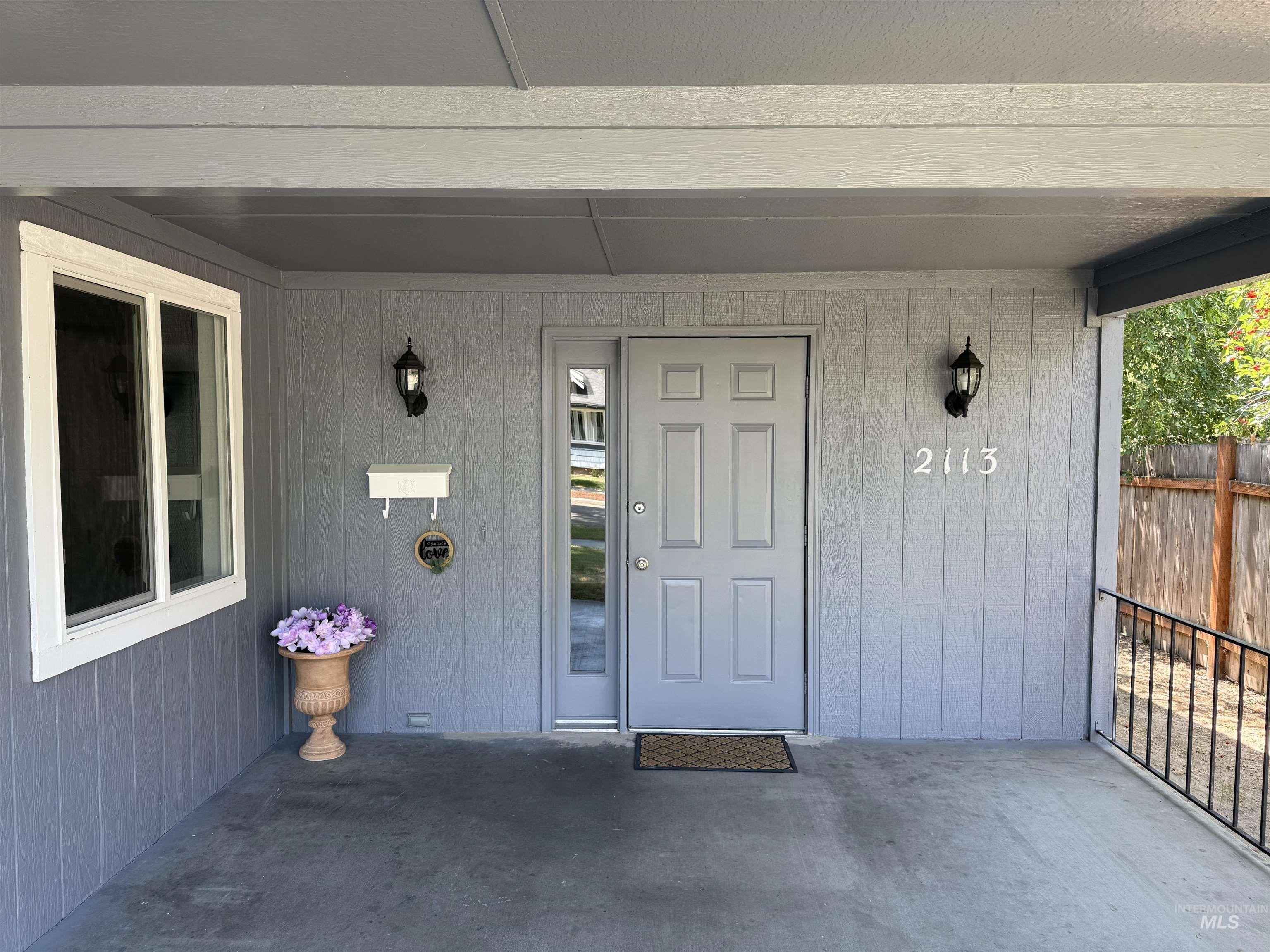 2113 W Jefferson St Property Photo 4