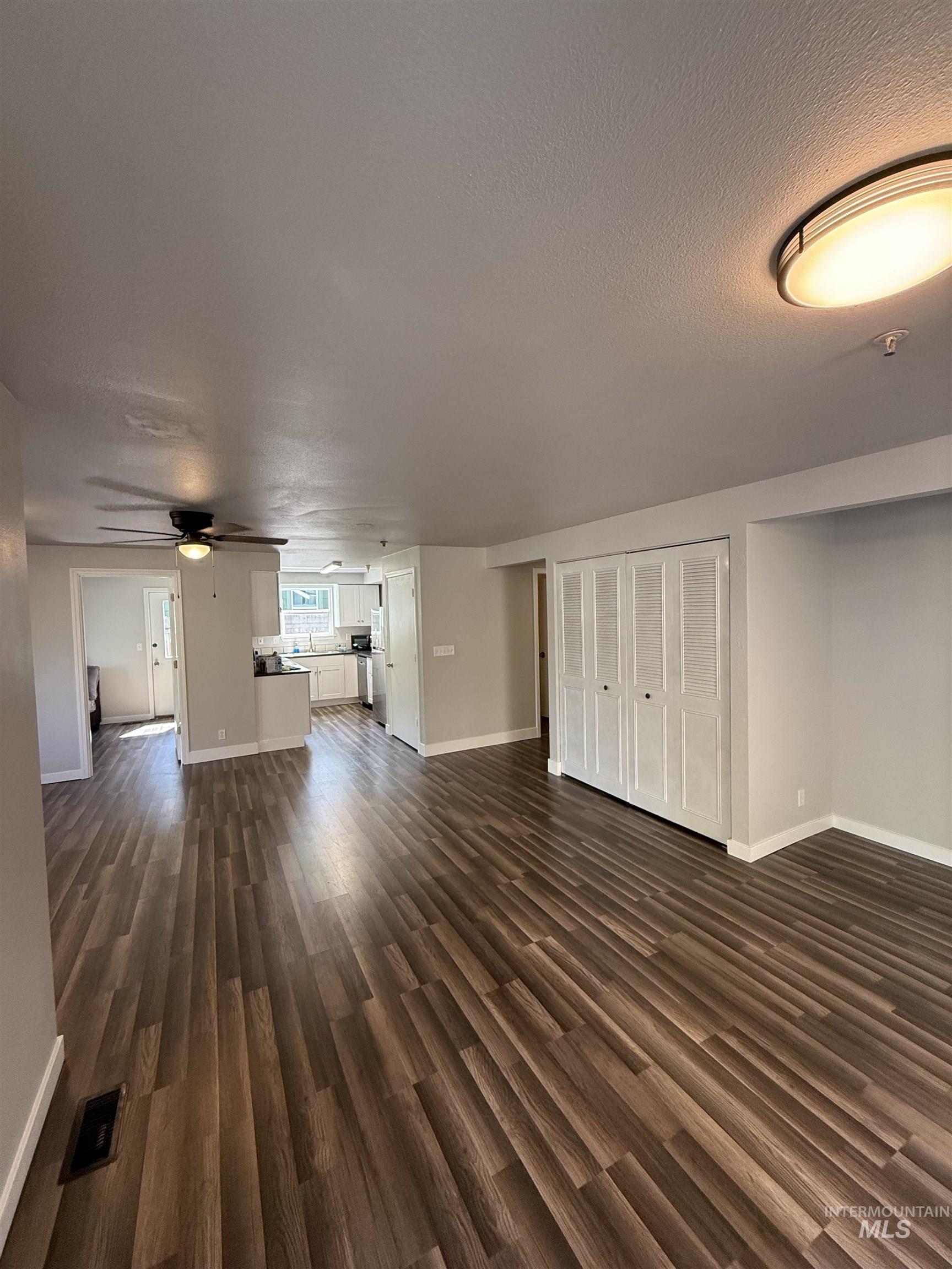 2113 W Jefferson St Property Photo 6