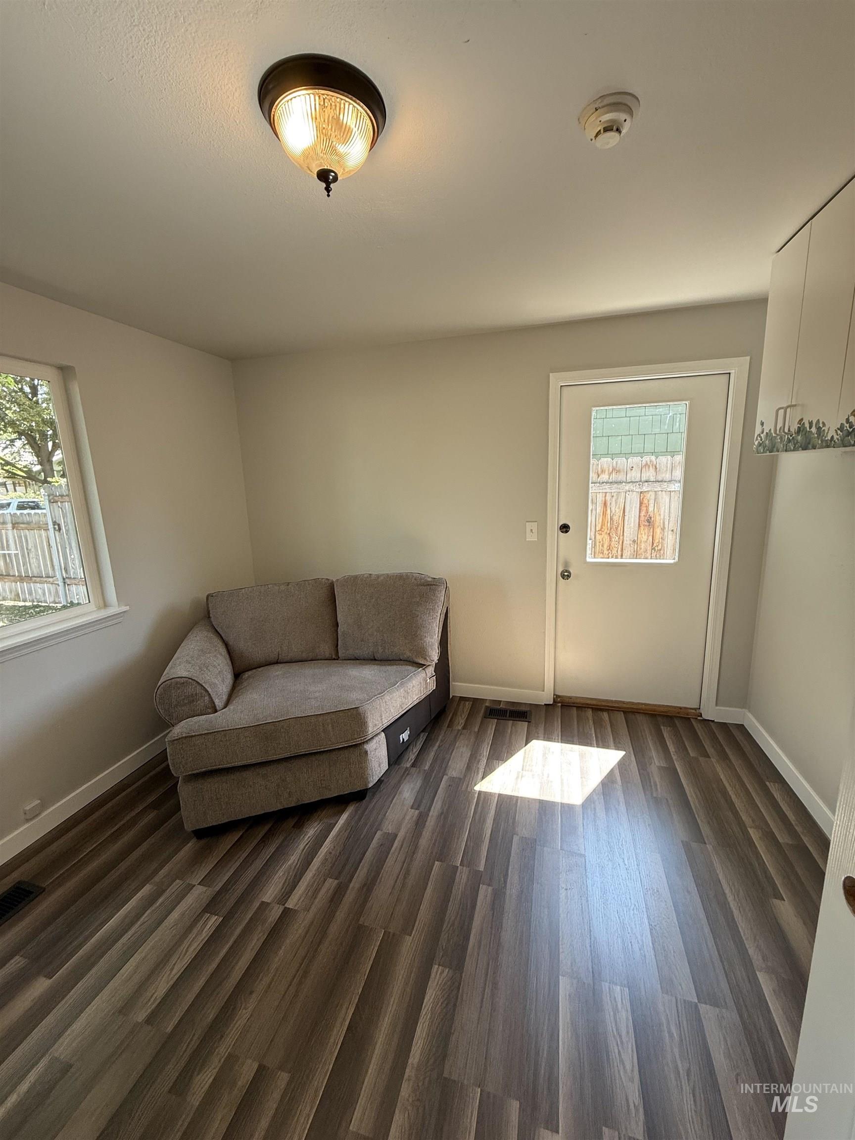 2113 W Jefferson St Property Photo 10