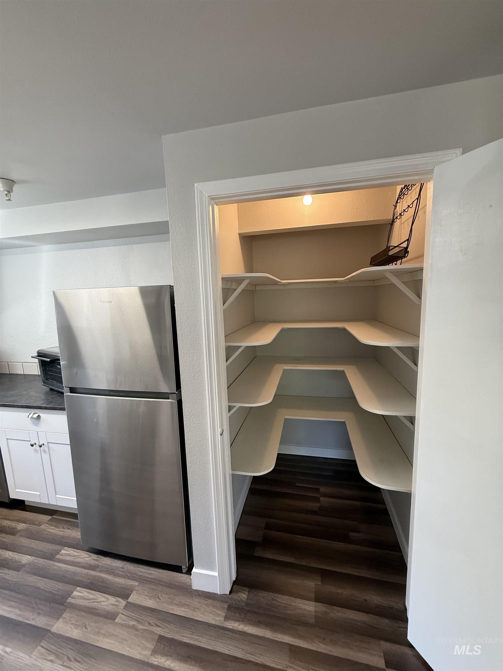 2113 W Jefferson St Property Photo 14