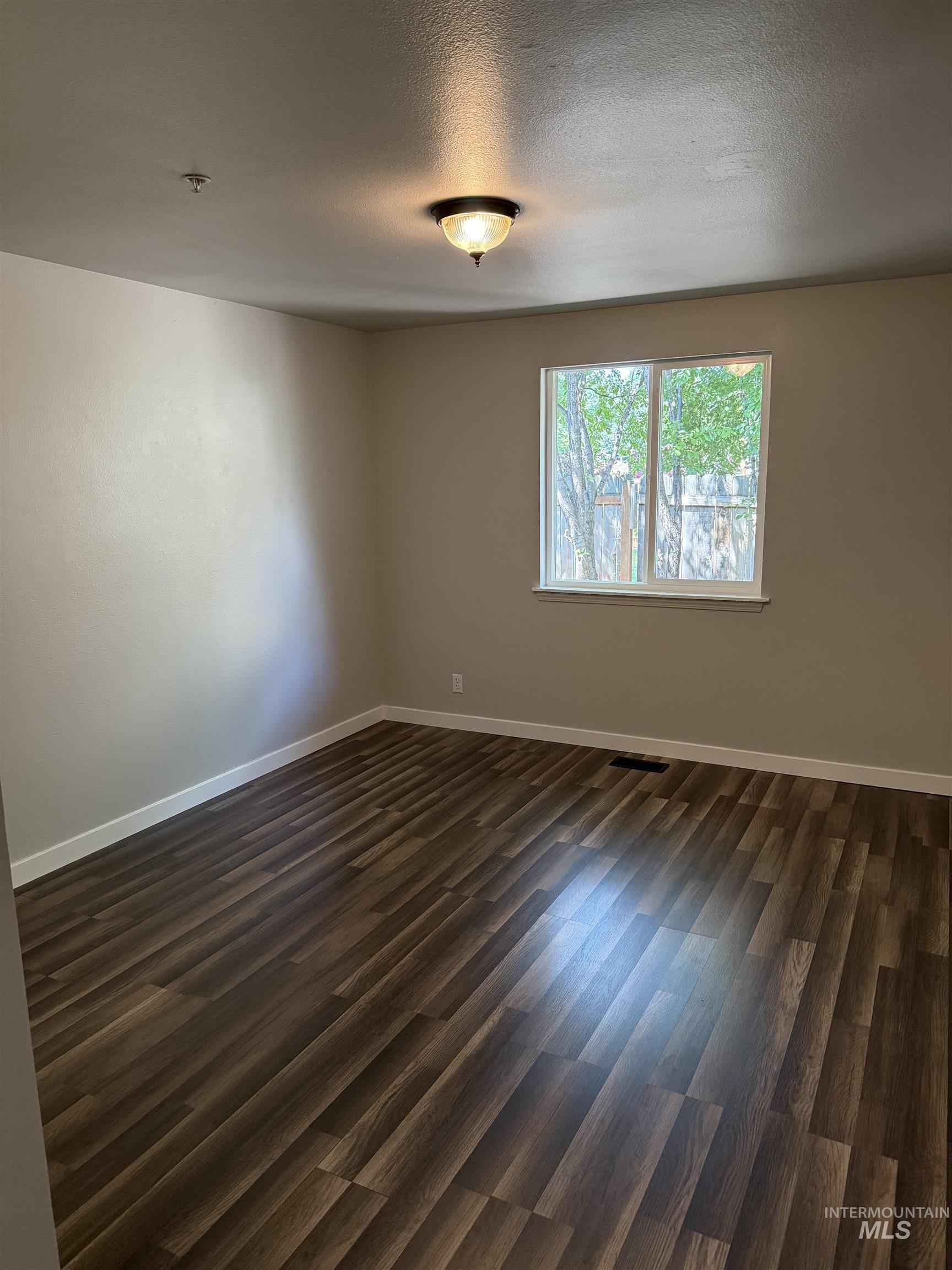 2113 W Jefferson St Property Photo 20