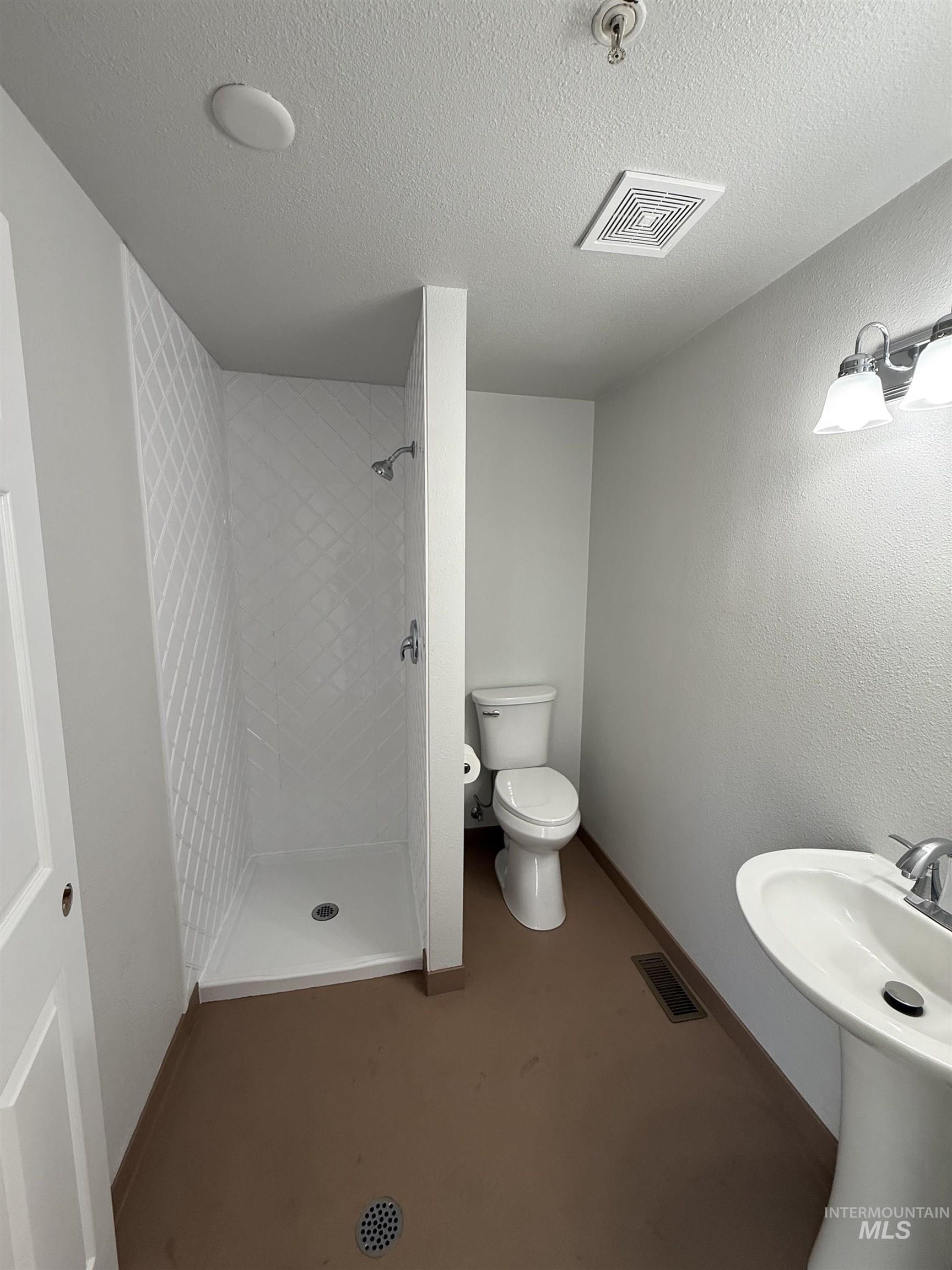 2113 W Jefferson St Property Photo 36