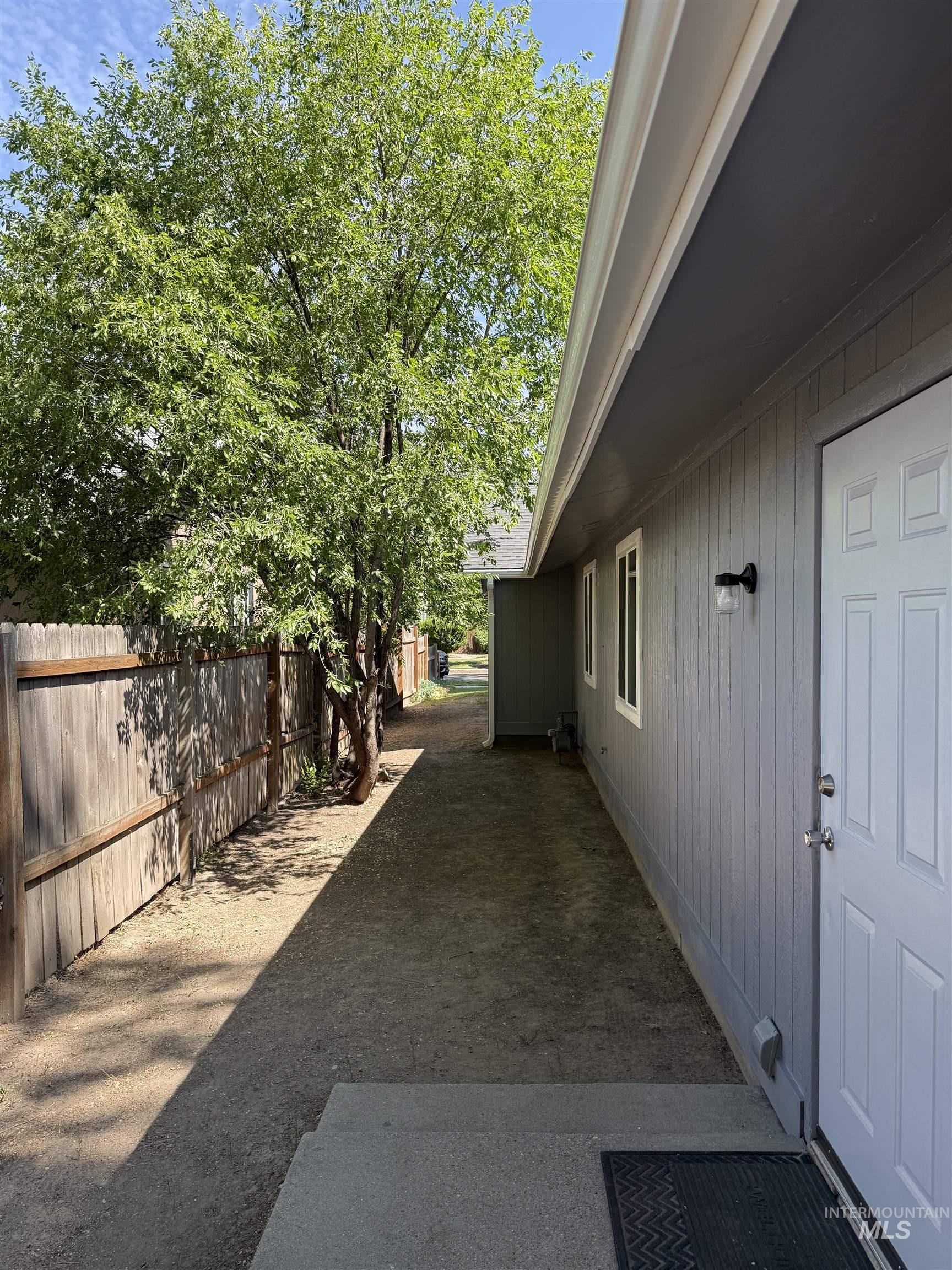 2113 W Jefferson St Property Photo 44