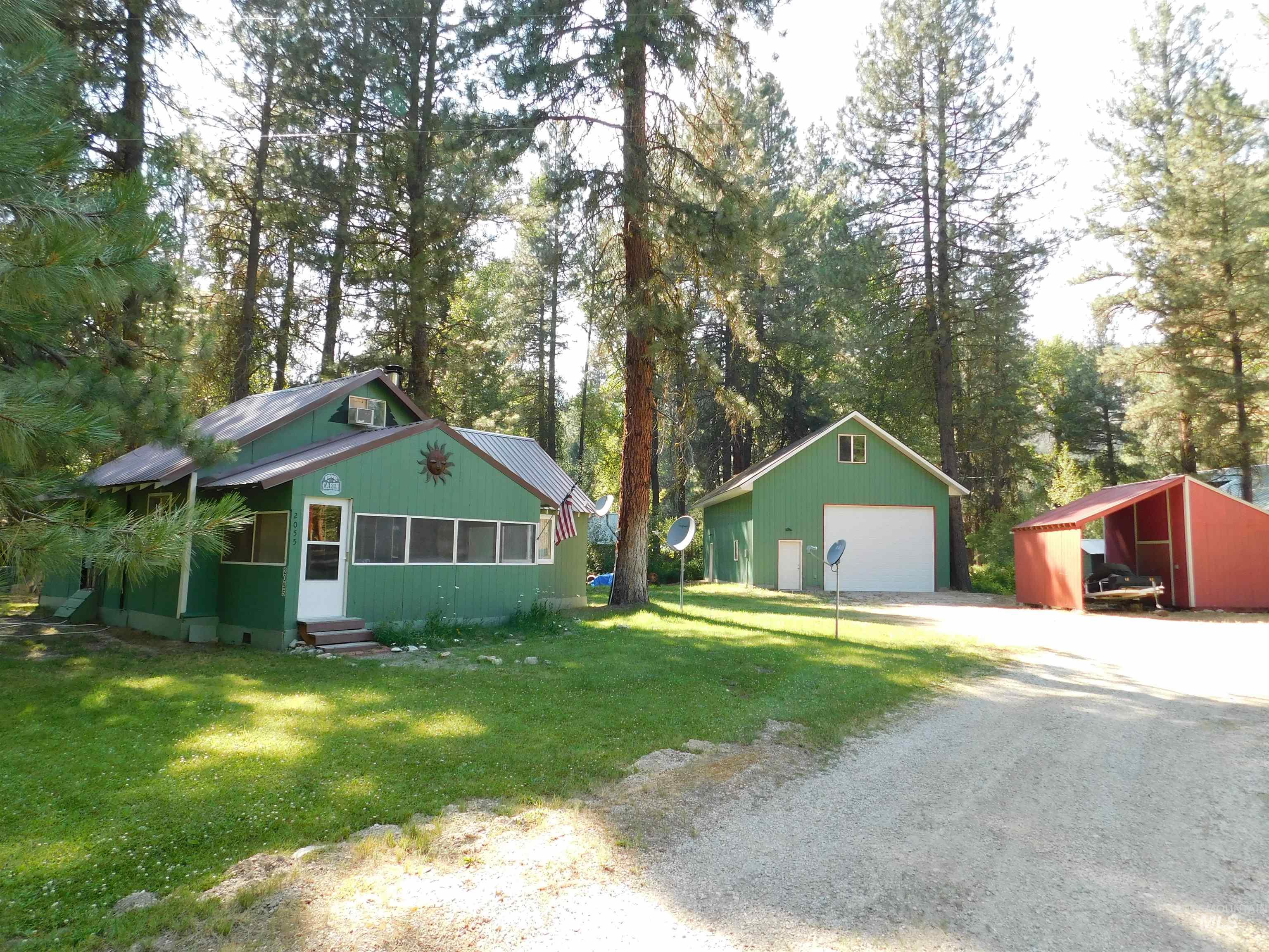 2055 N Pine Featherville Rd