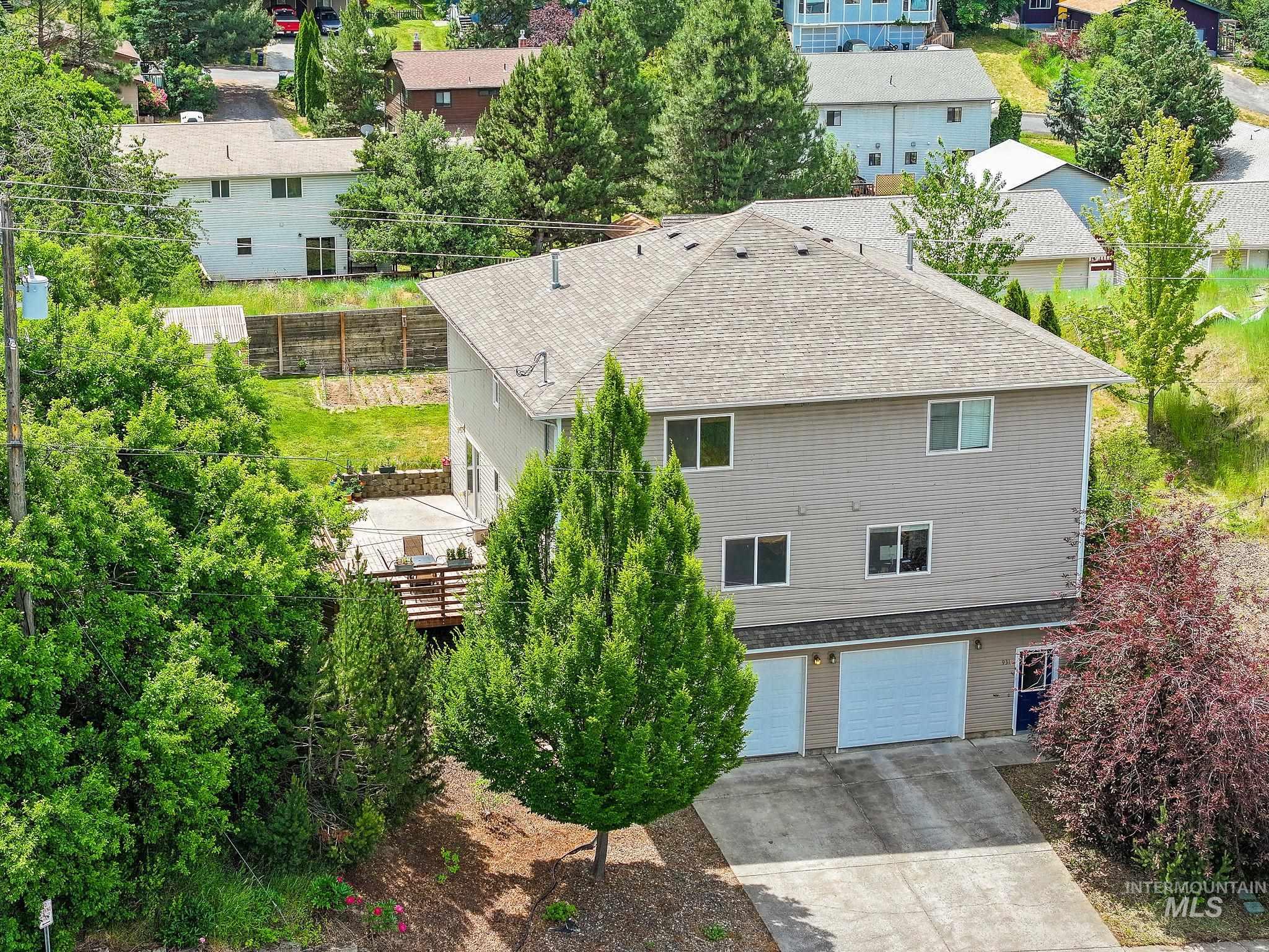 933 Public Avenue Property Photo 1