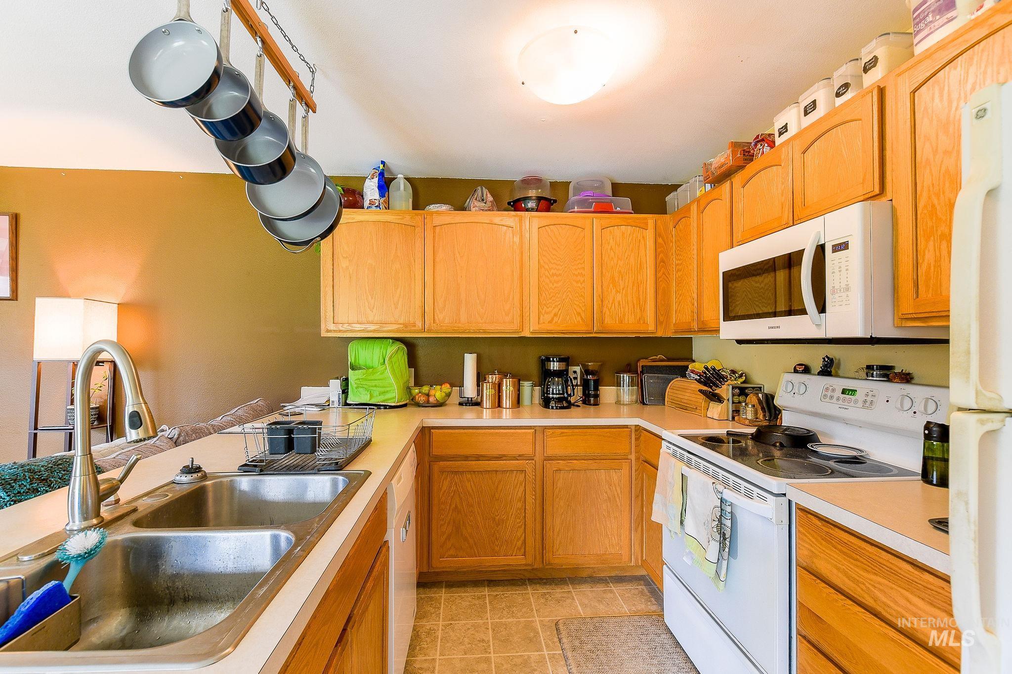 933 Public Avenue Property Photo 8