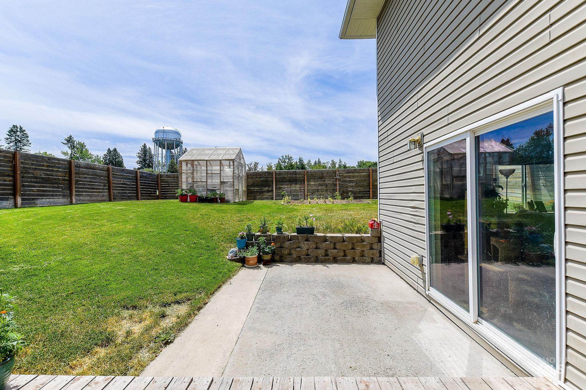 933 Public Avenue Property Photo 38