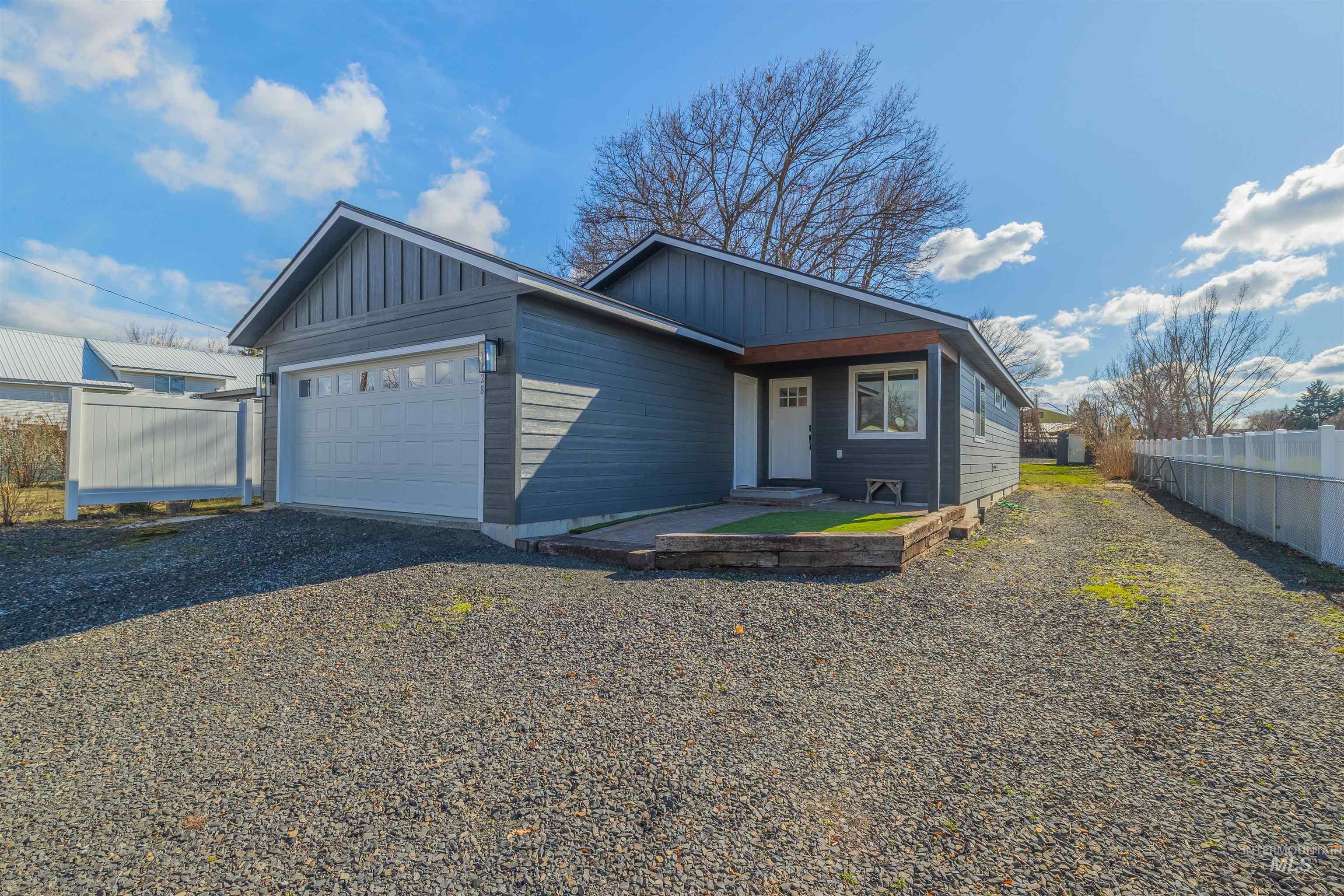 1128 Bryden Ave. Property Photo 1