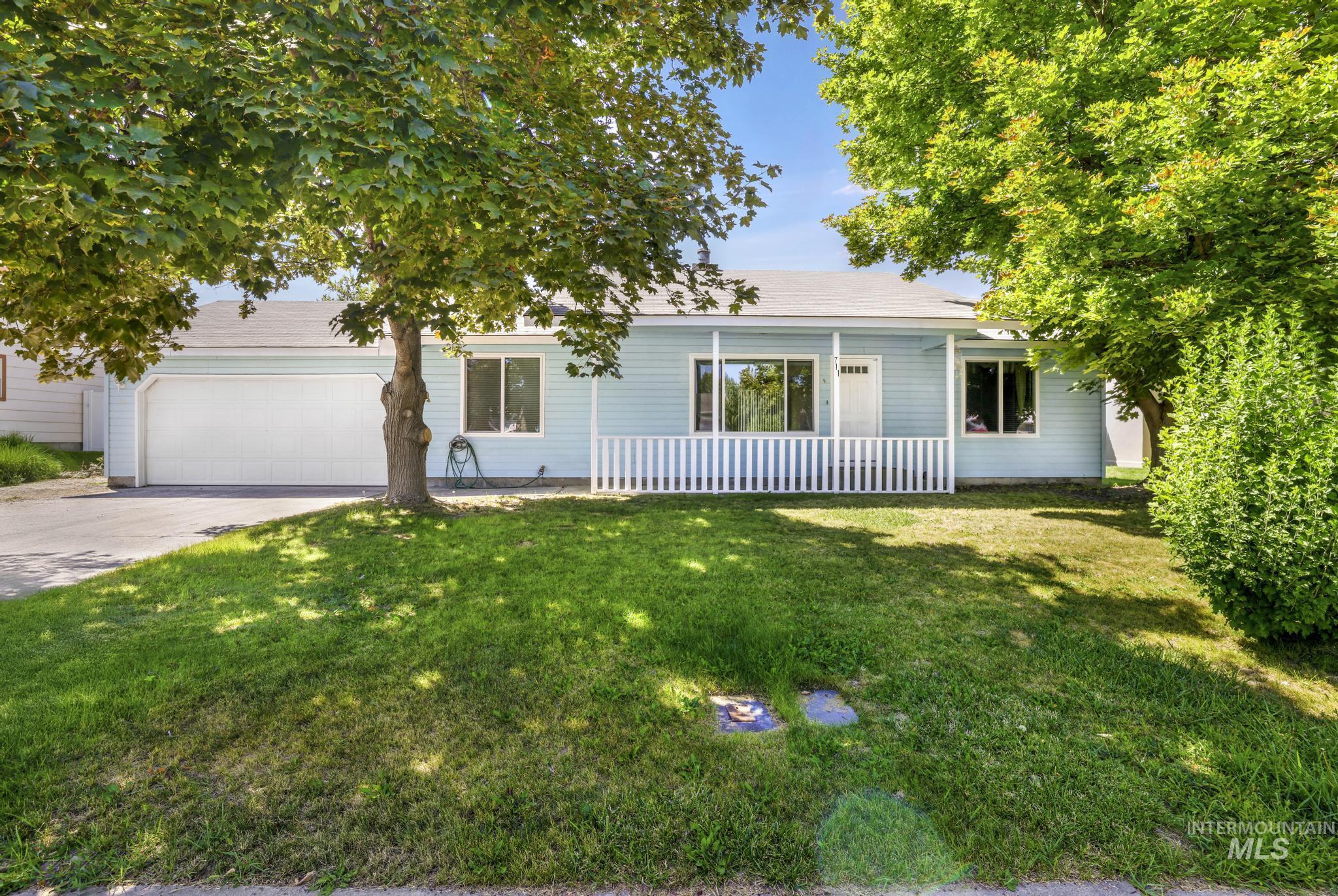 711 Cypress Property Photo 3