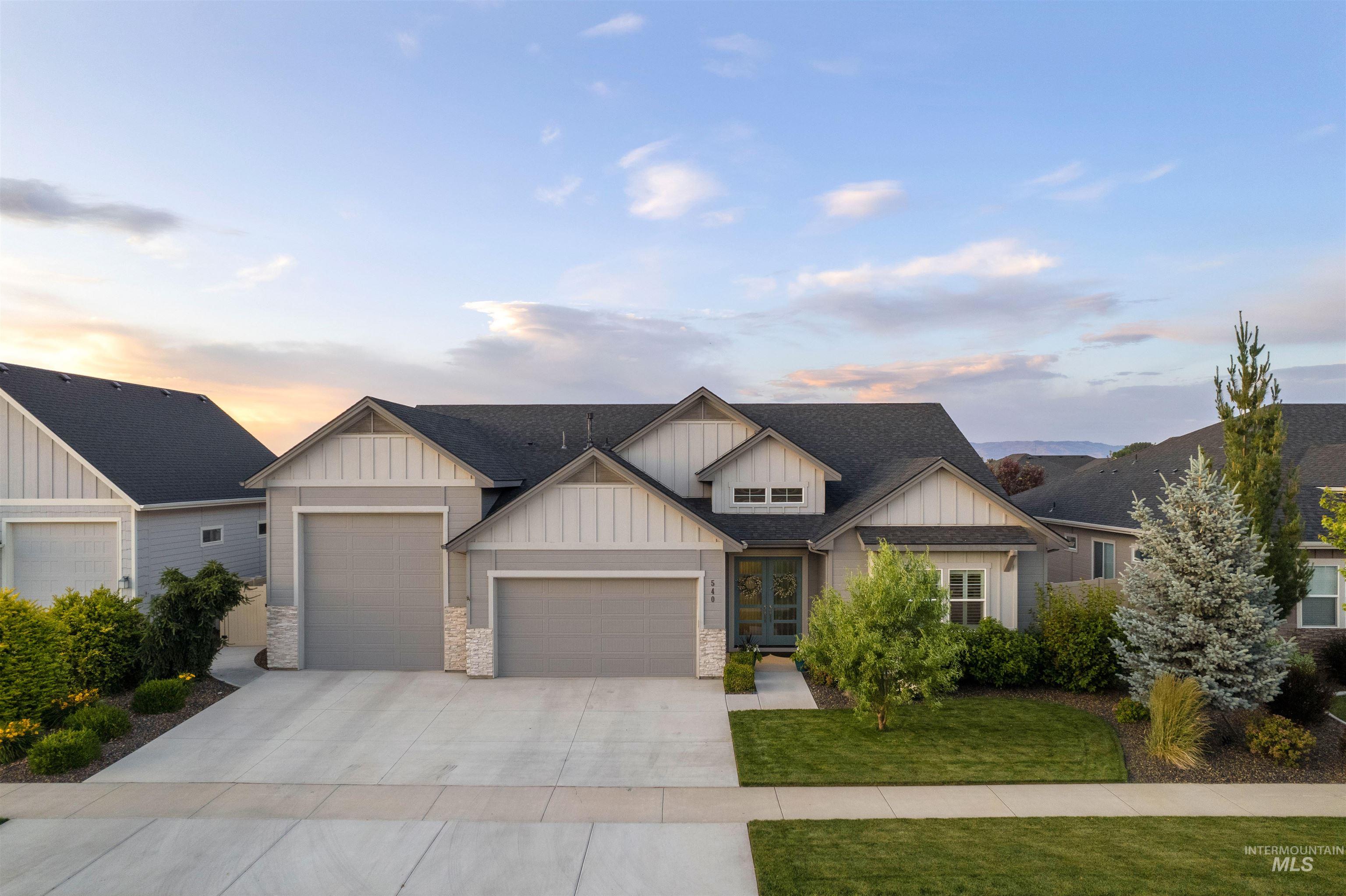 540 E Andes Dr Property Photo 1