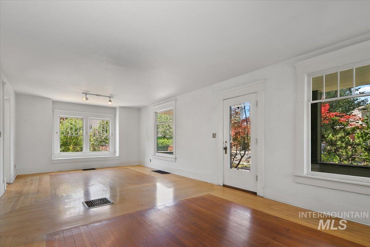 616 N 20th. Property Photo 5