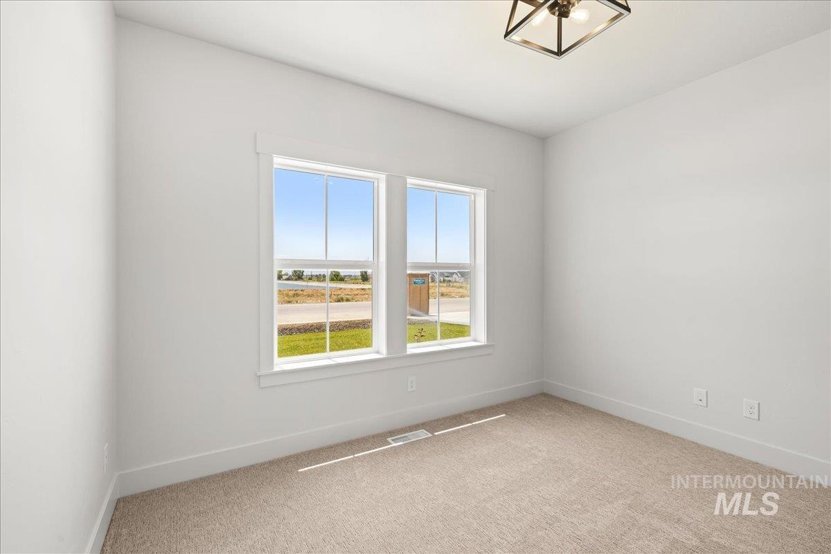 7402 E Newcastle Dr Property Photo 8