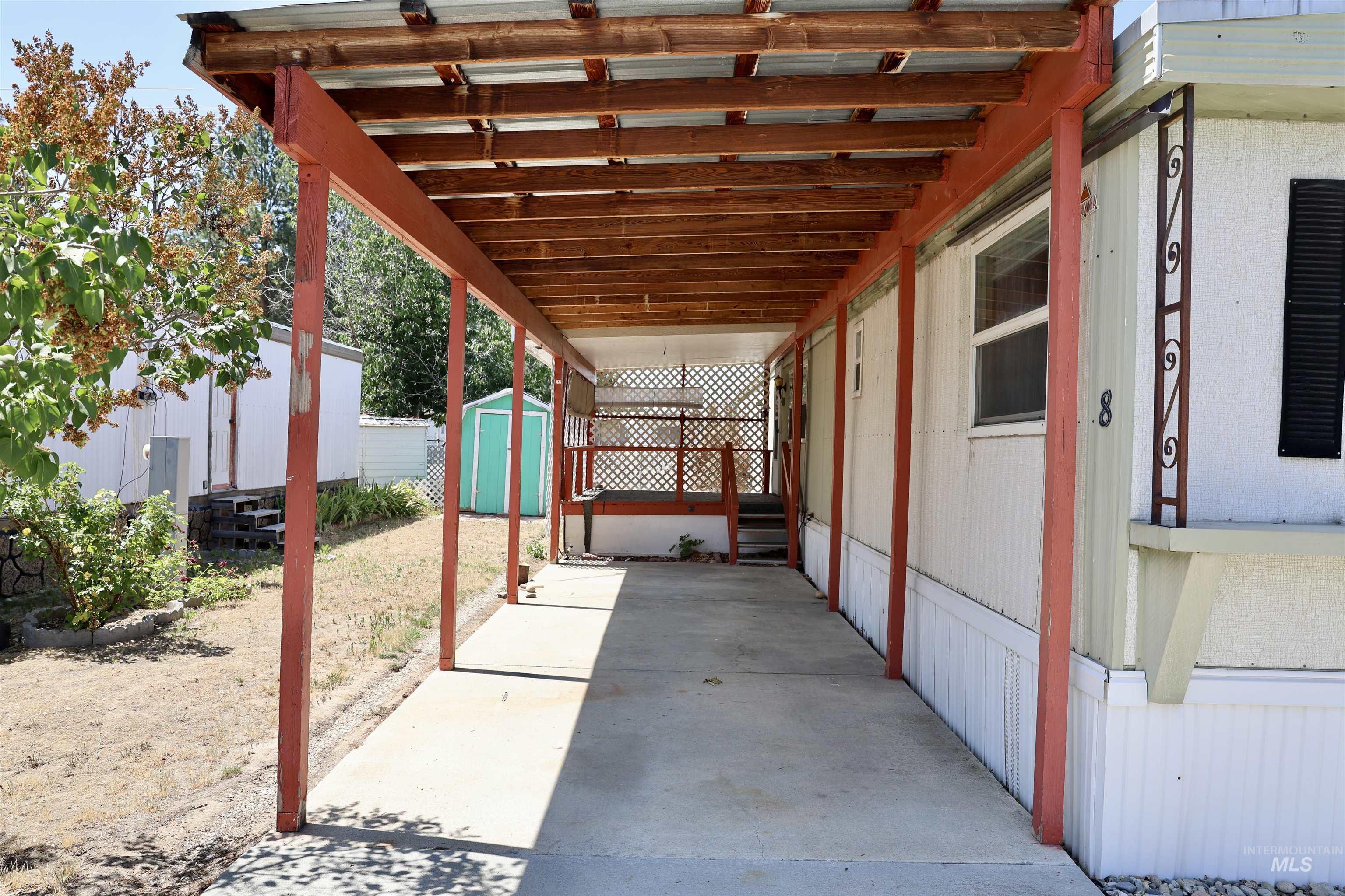 1640 E Main St Property Photo 2