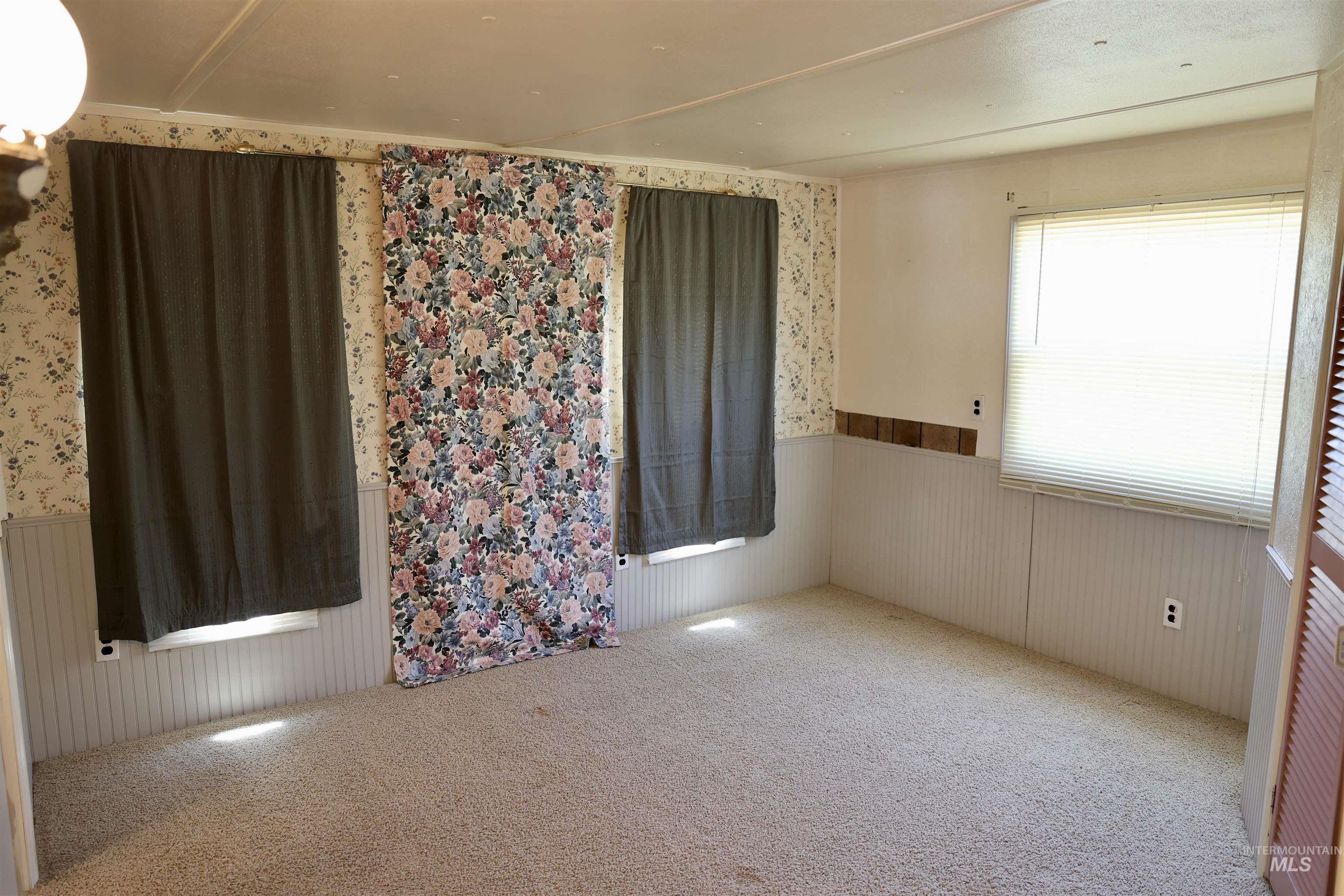 1640 E Main St Property Photo 10