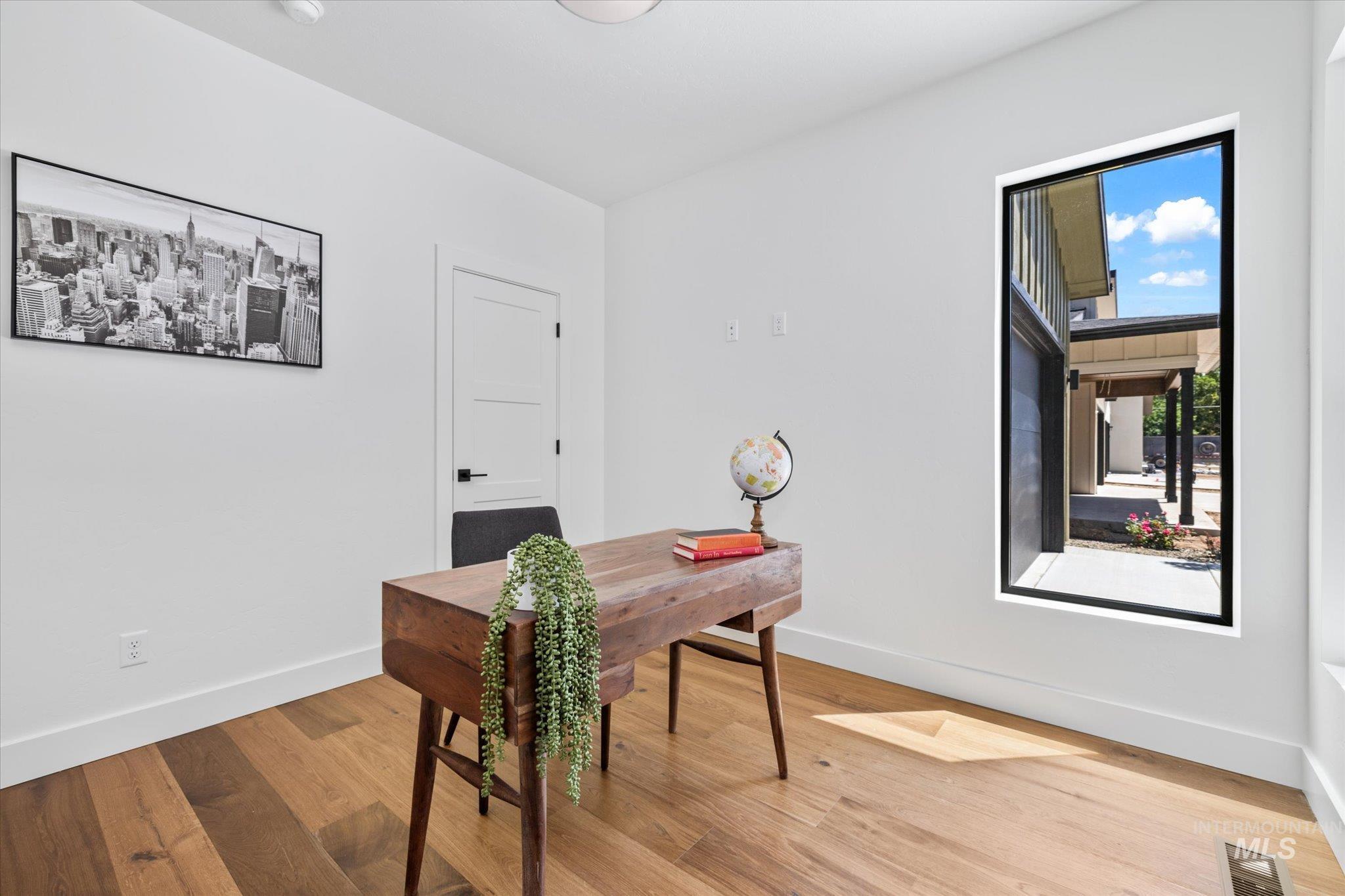 999 N Kimball St Property Photo 32