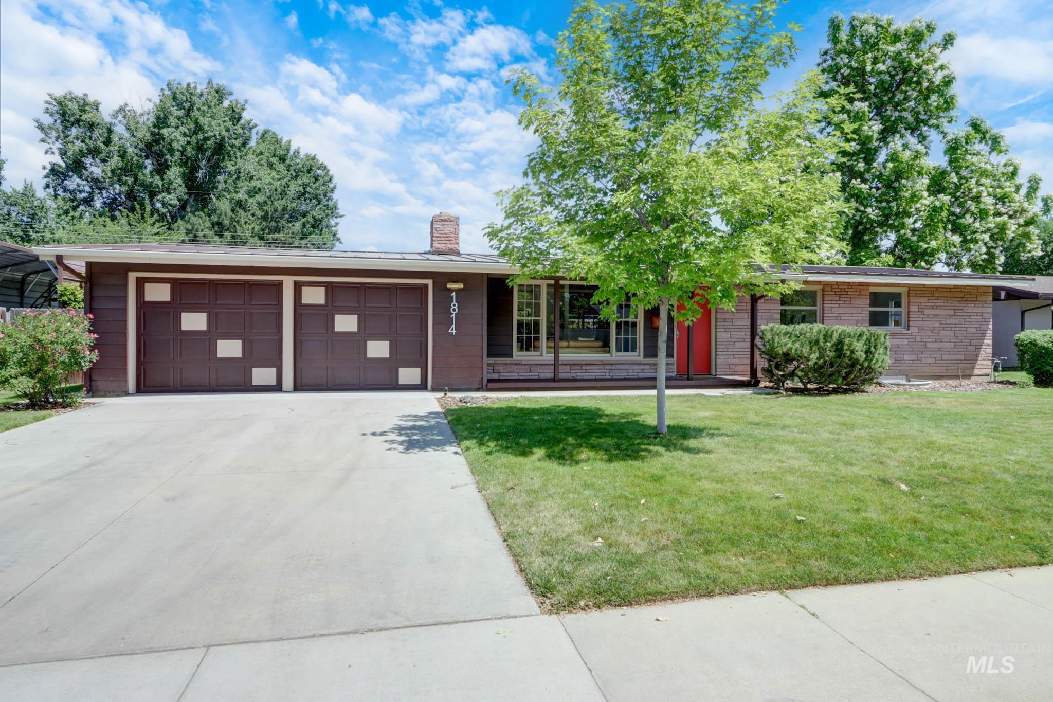 1814 W Suncrest Drive Property Photo 1