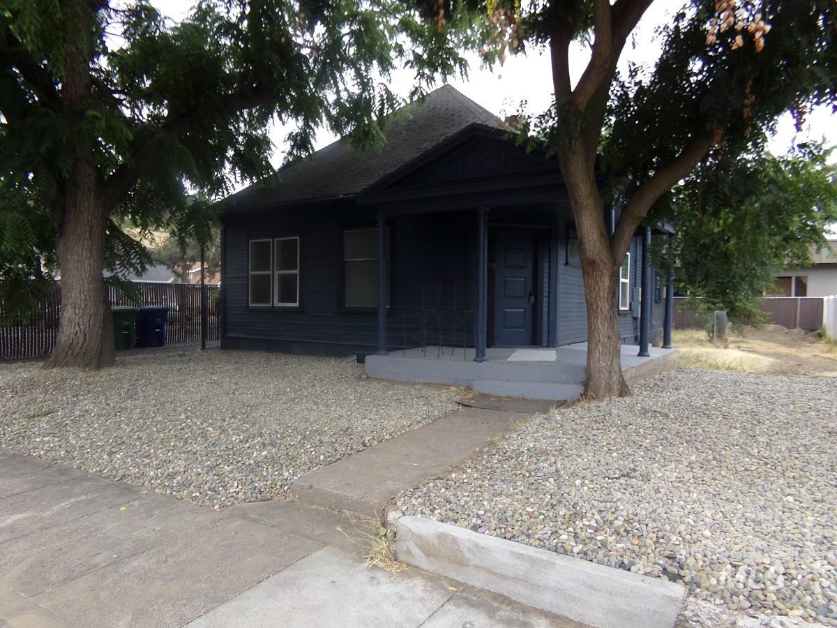 320 Miller St Property Photo 5