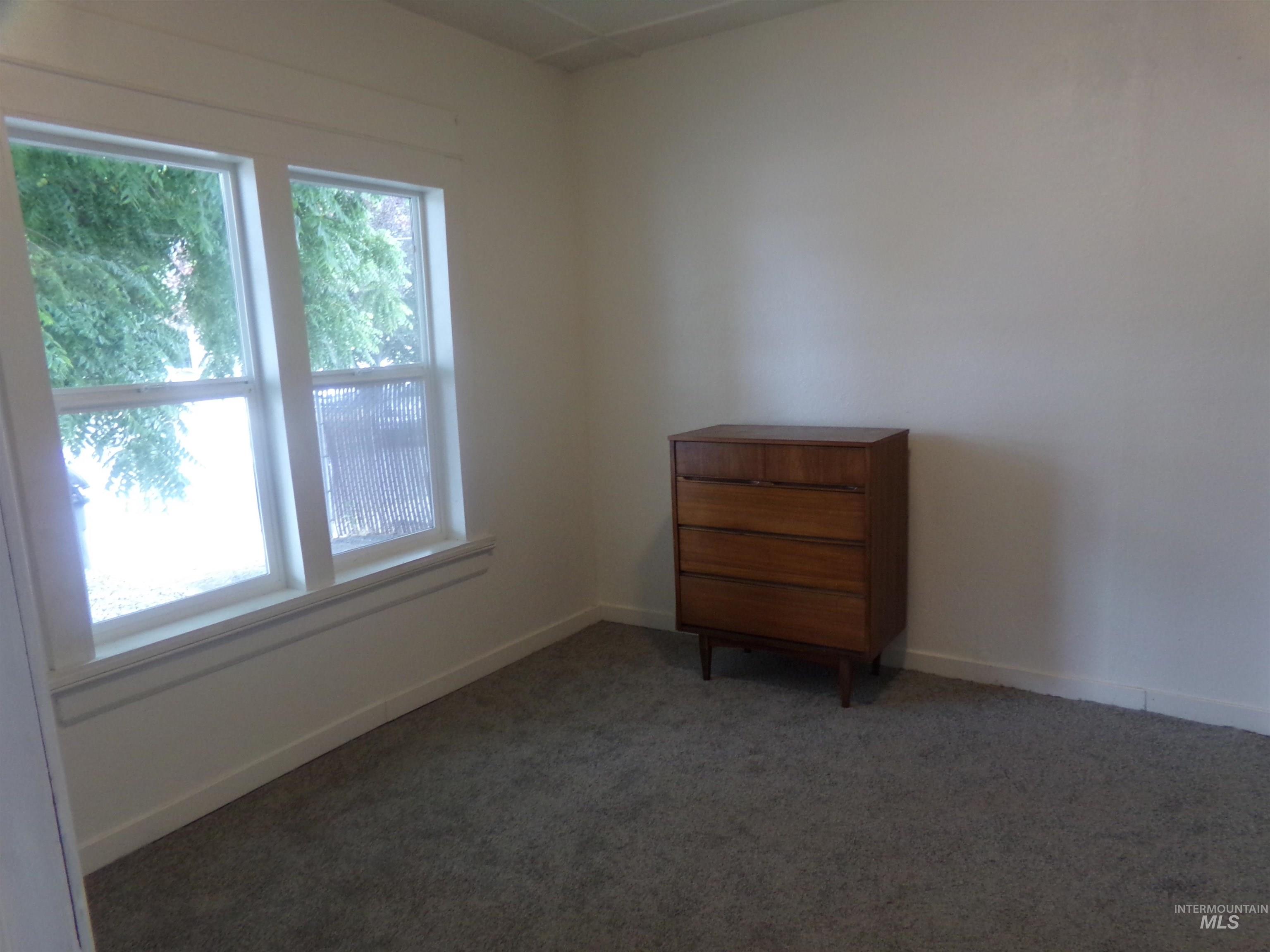 320 Miller St Property Photo 15
