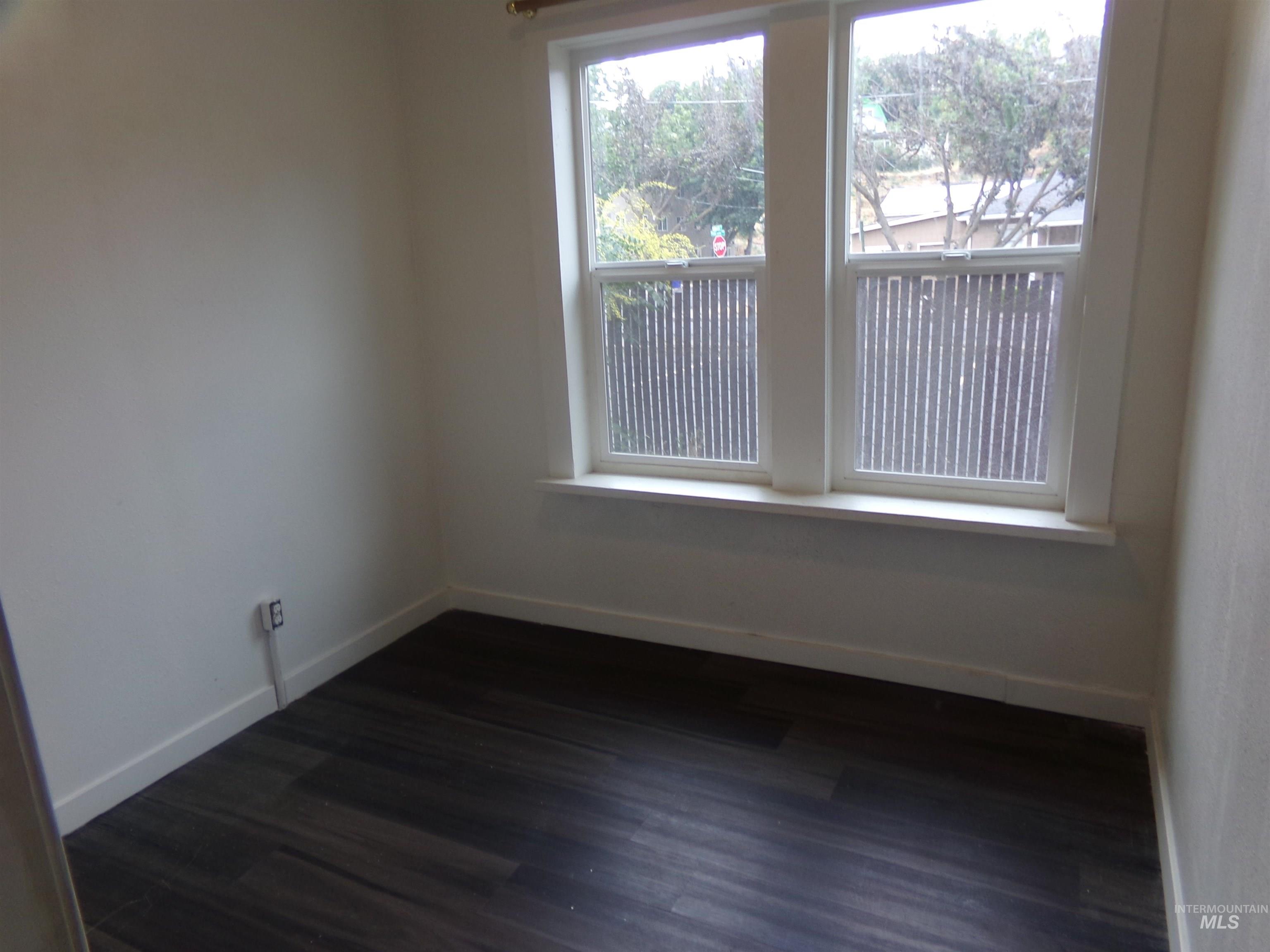 320 Miller St Property Photo 18