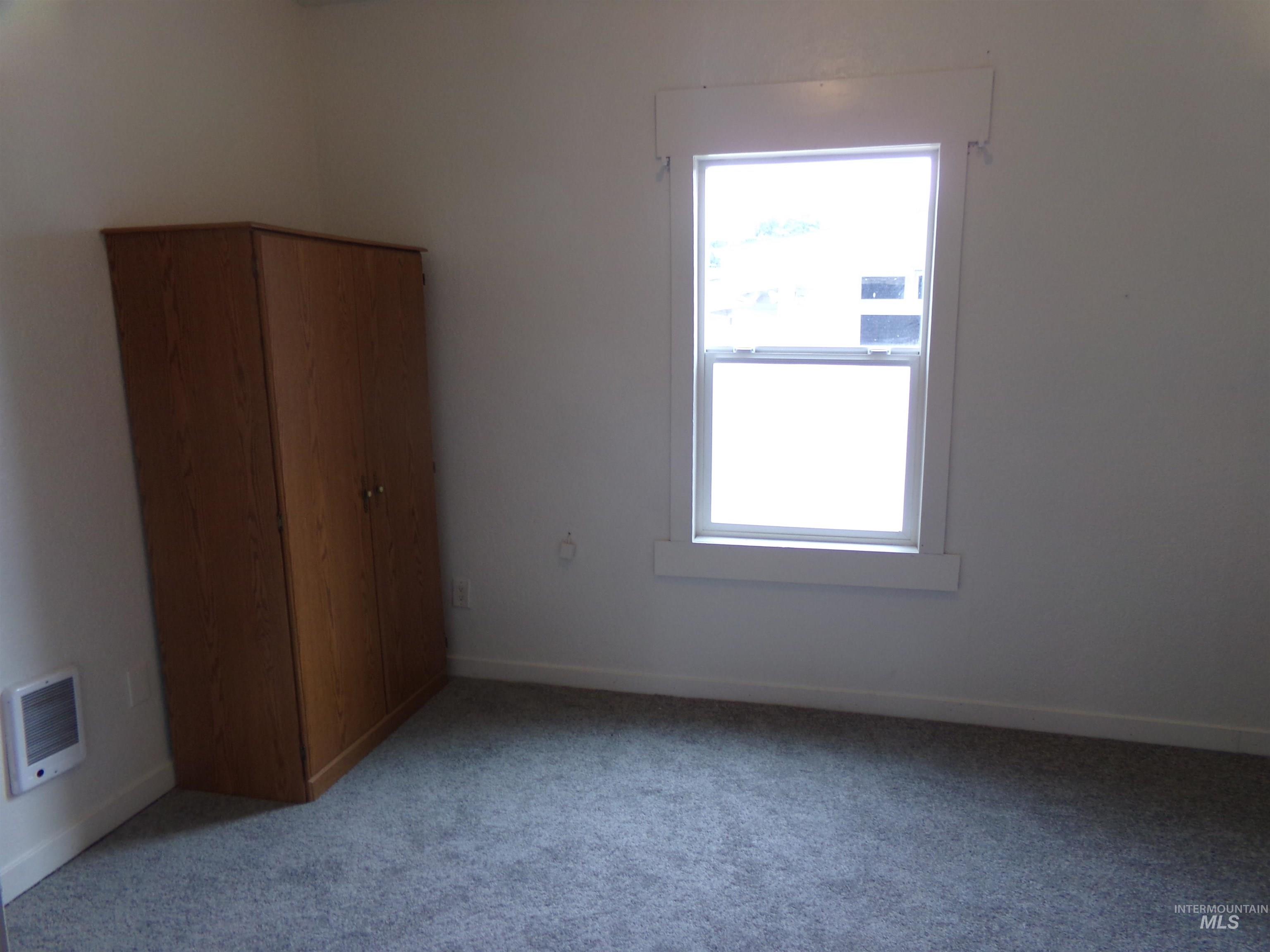 320 Miller St Property Photo 19