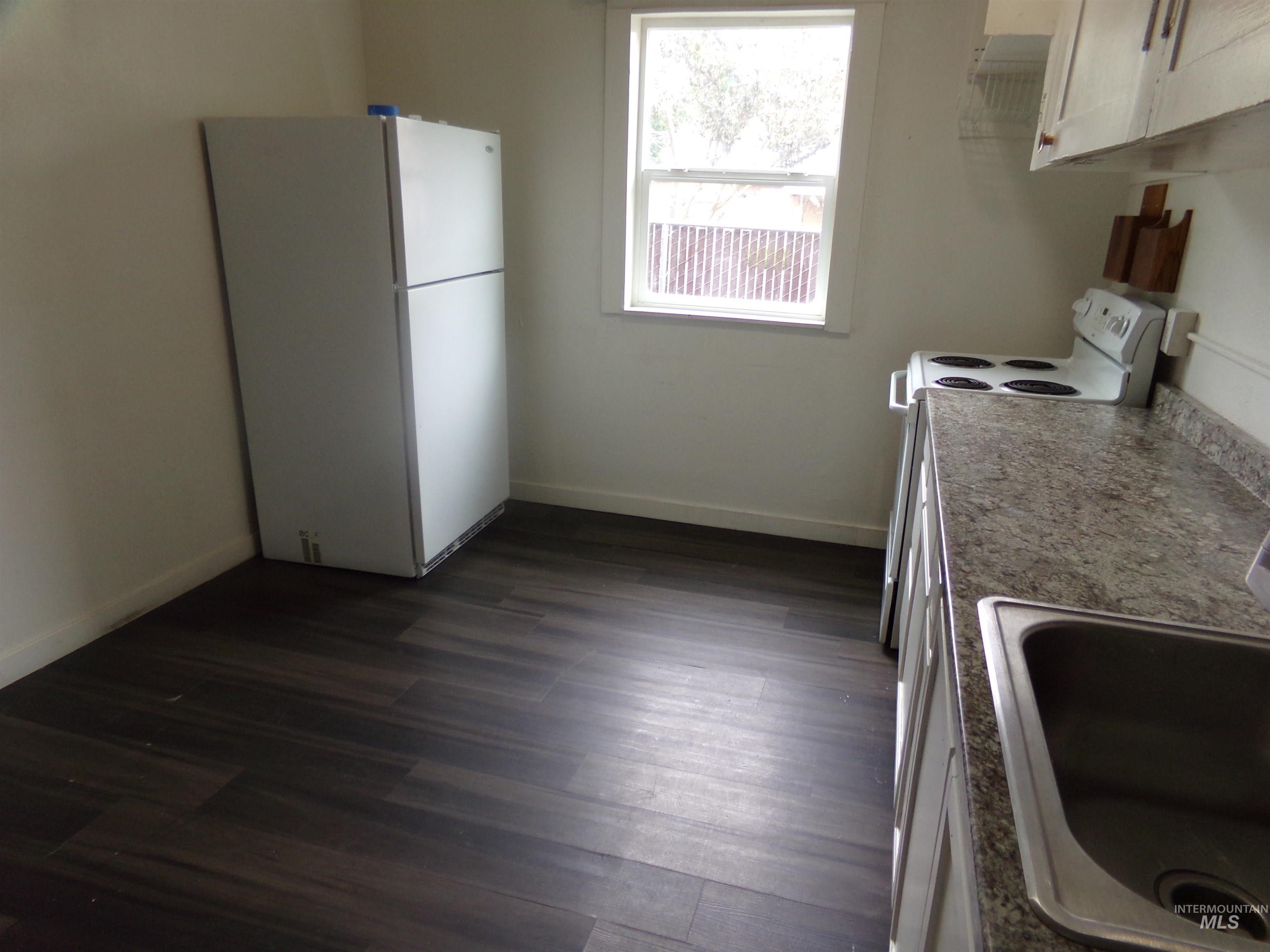 320 Miller St Property Photo 20
