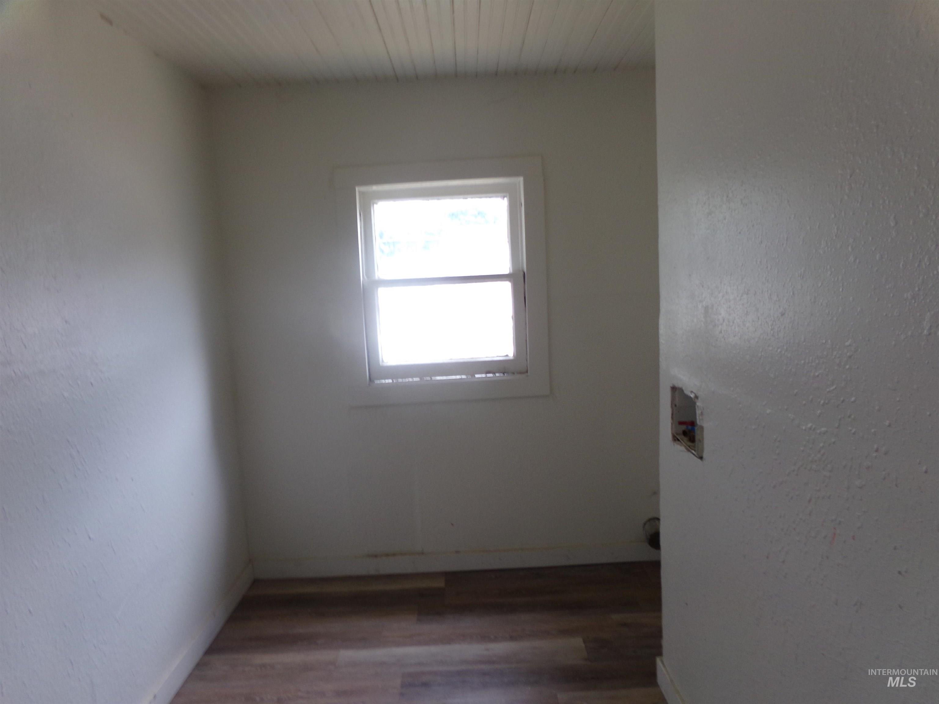 320 Miller St Property Photo 23