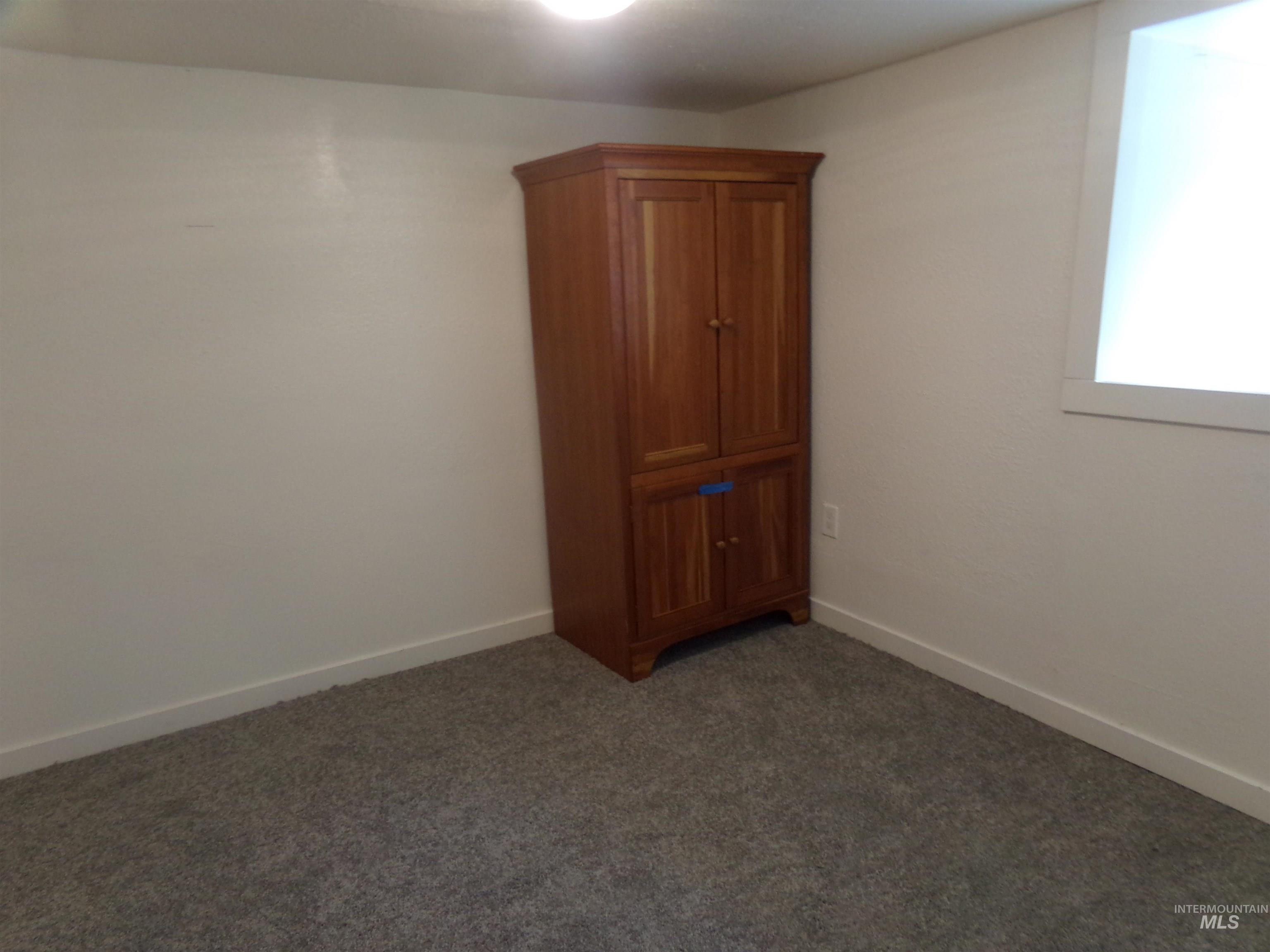 320 Miller St Property Photo 26