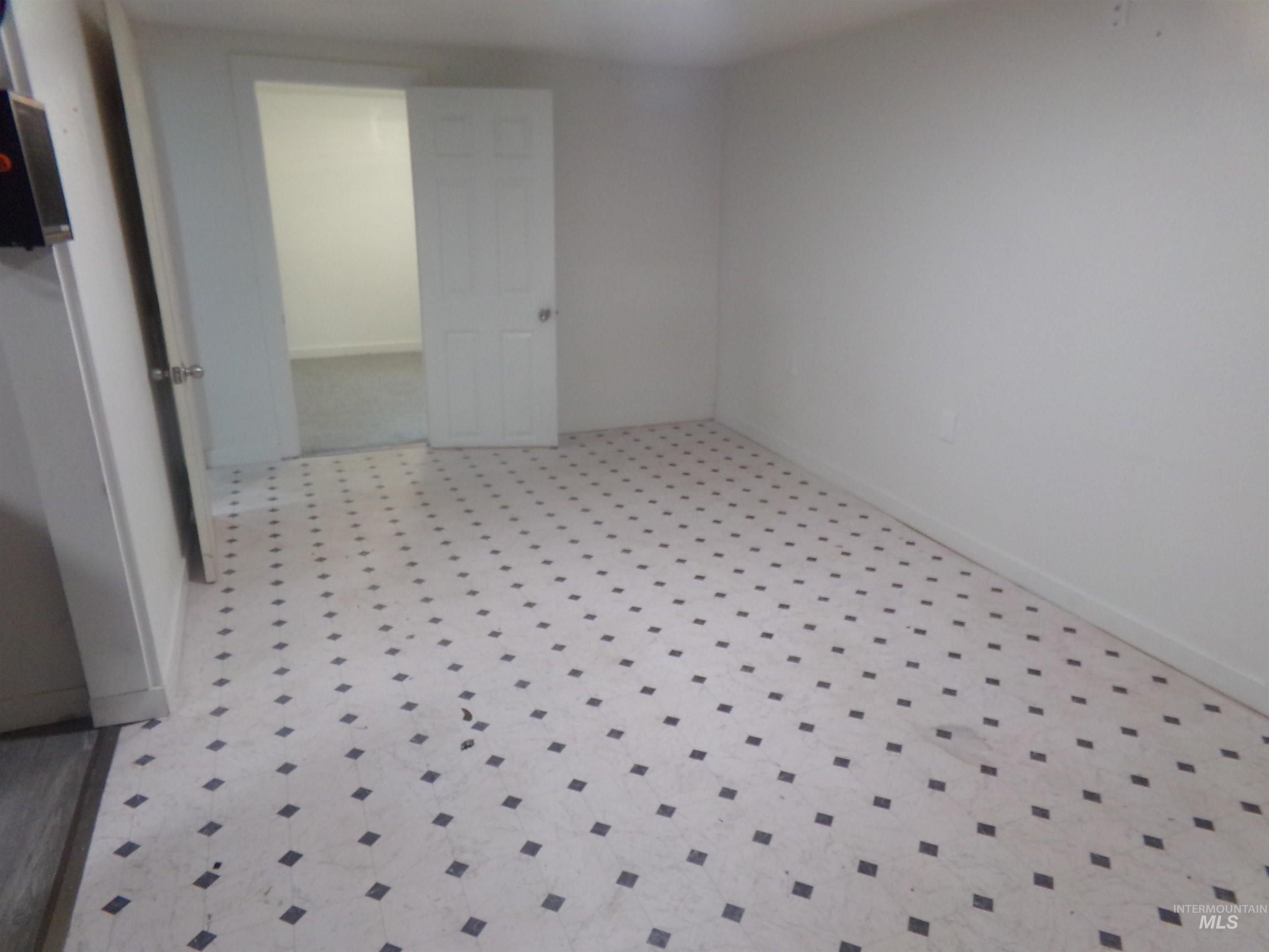 320 Miller St Property Photo 28