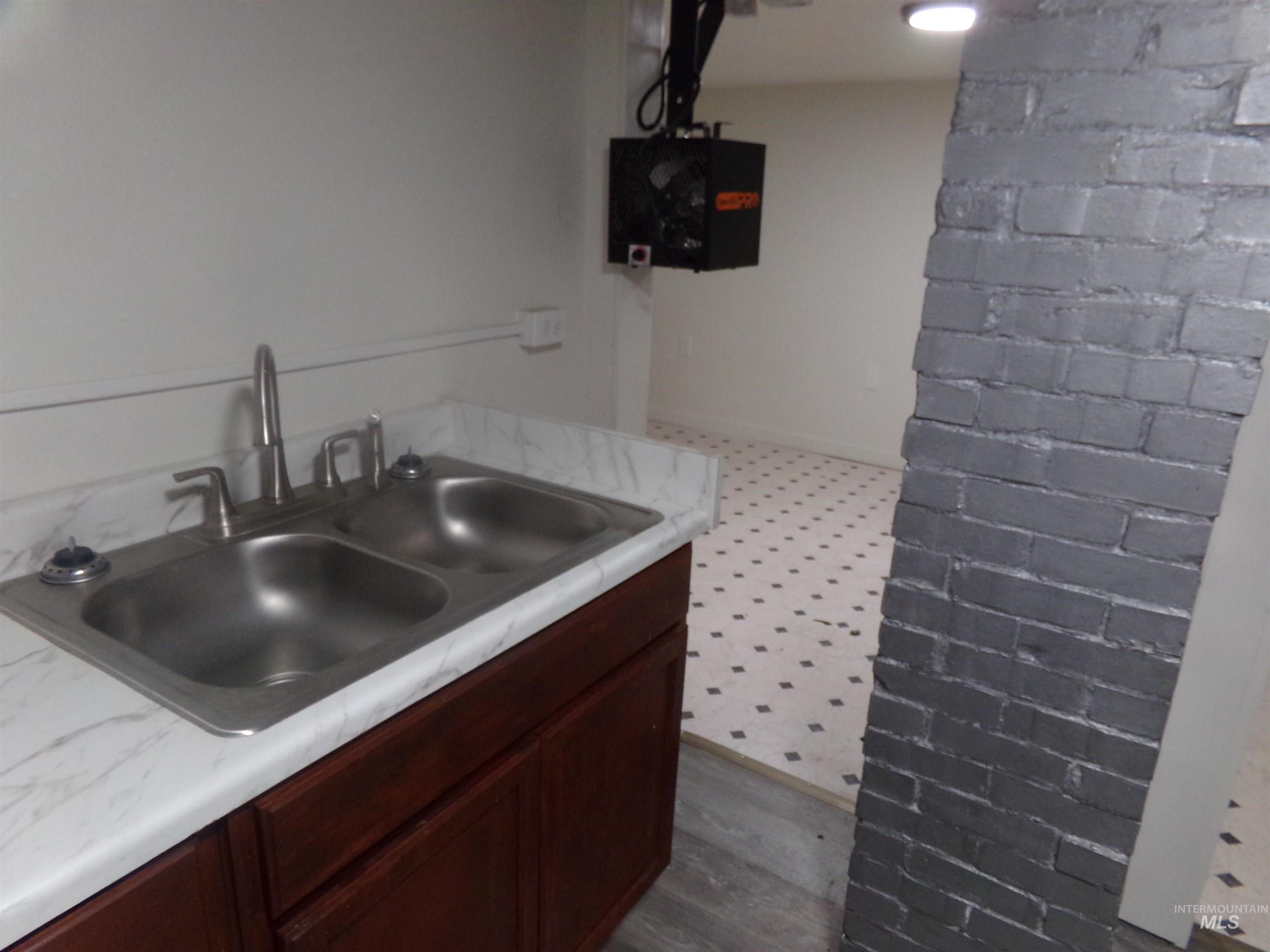 320 Miller St Property Photo 32