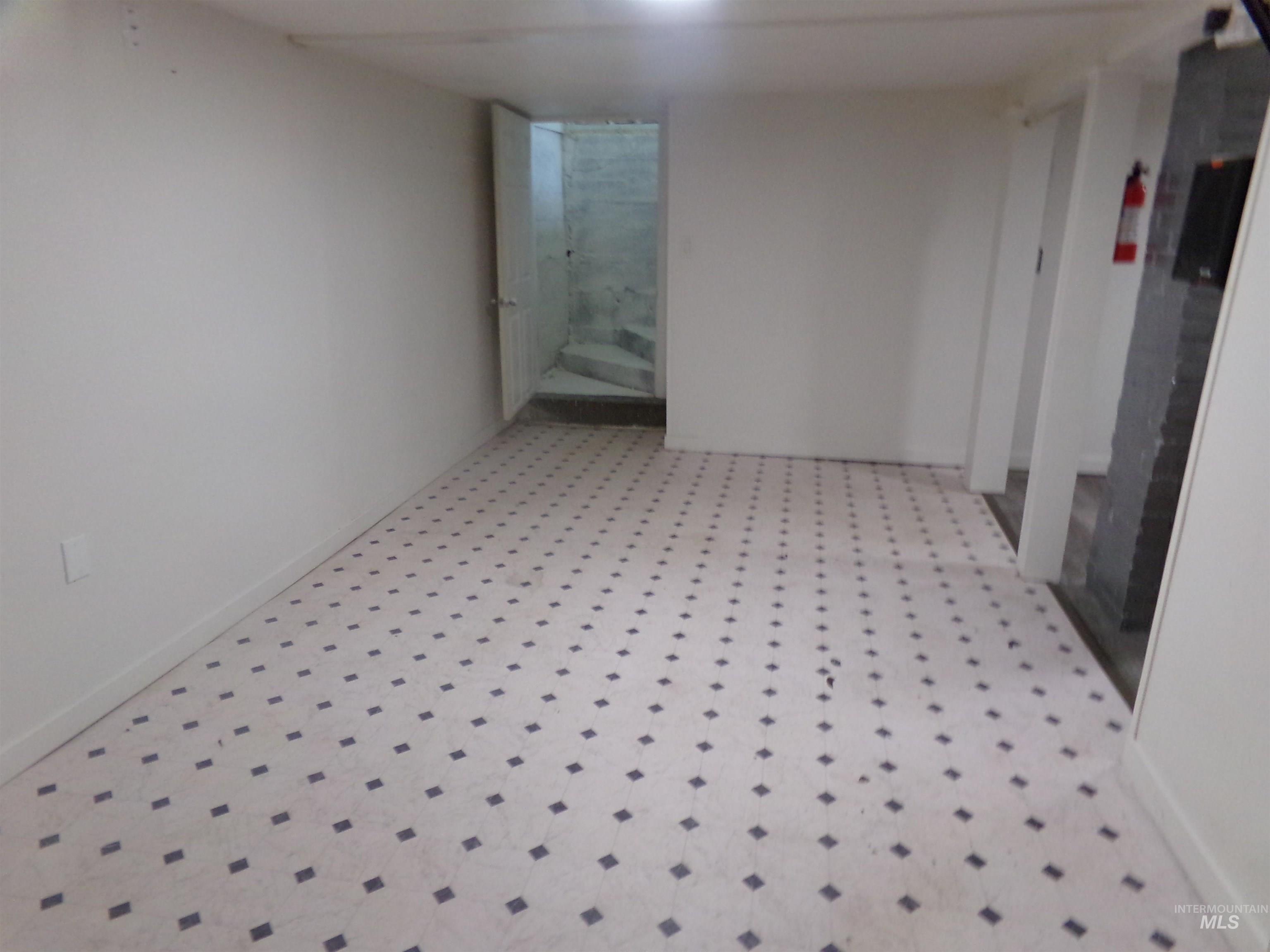 320 Miller St Property Photo 34
