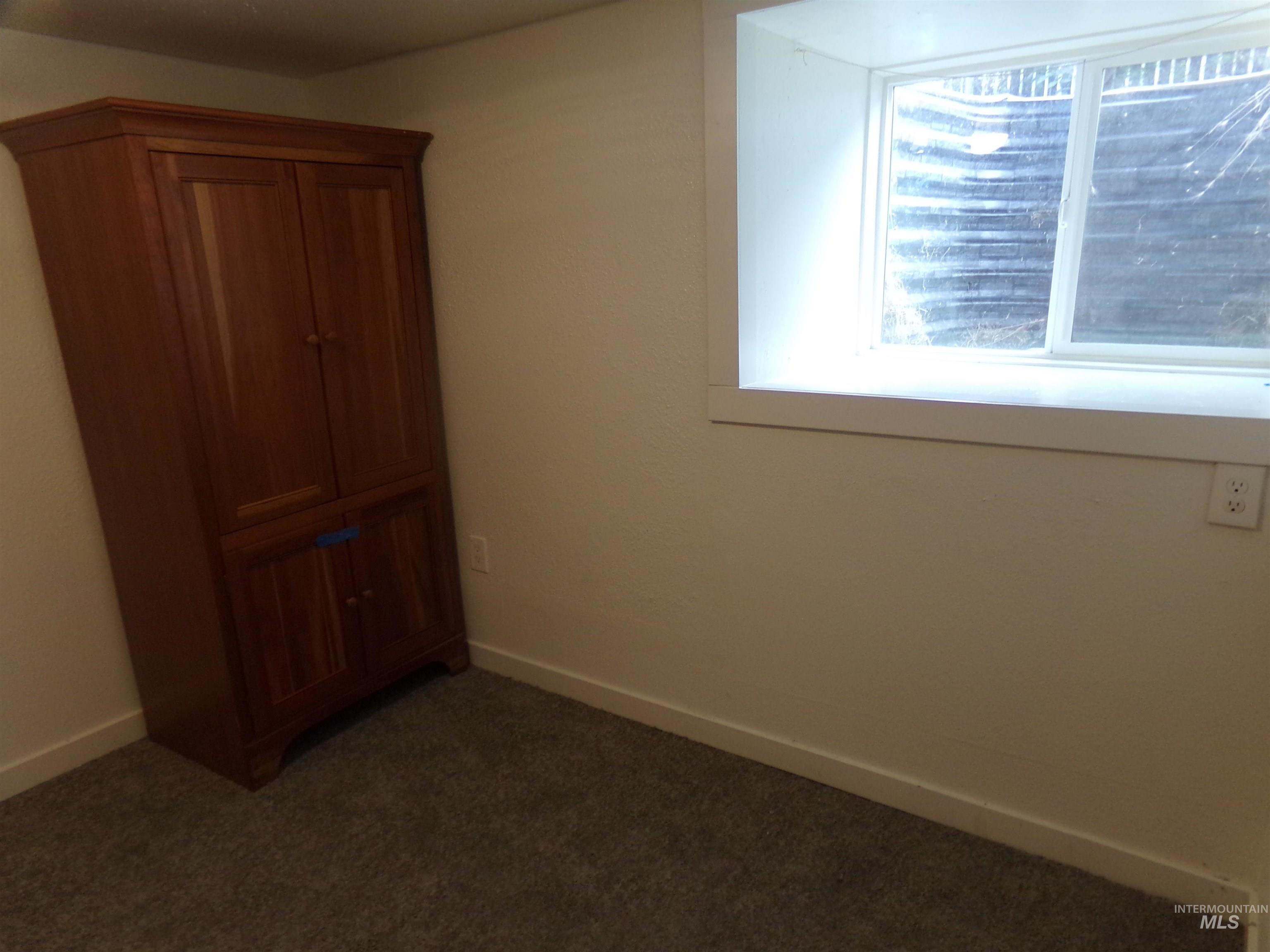 320 Miller St Property Photo 35