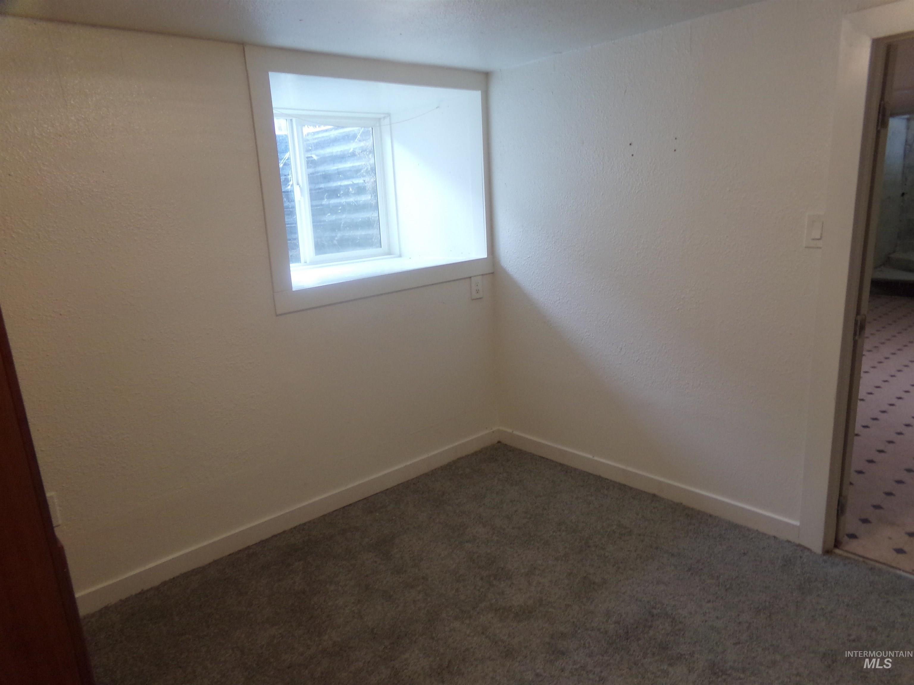 320 Miller St Property Photo 36
