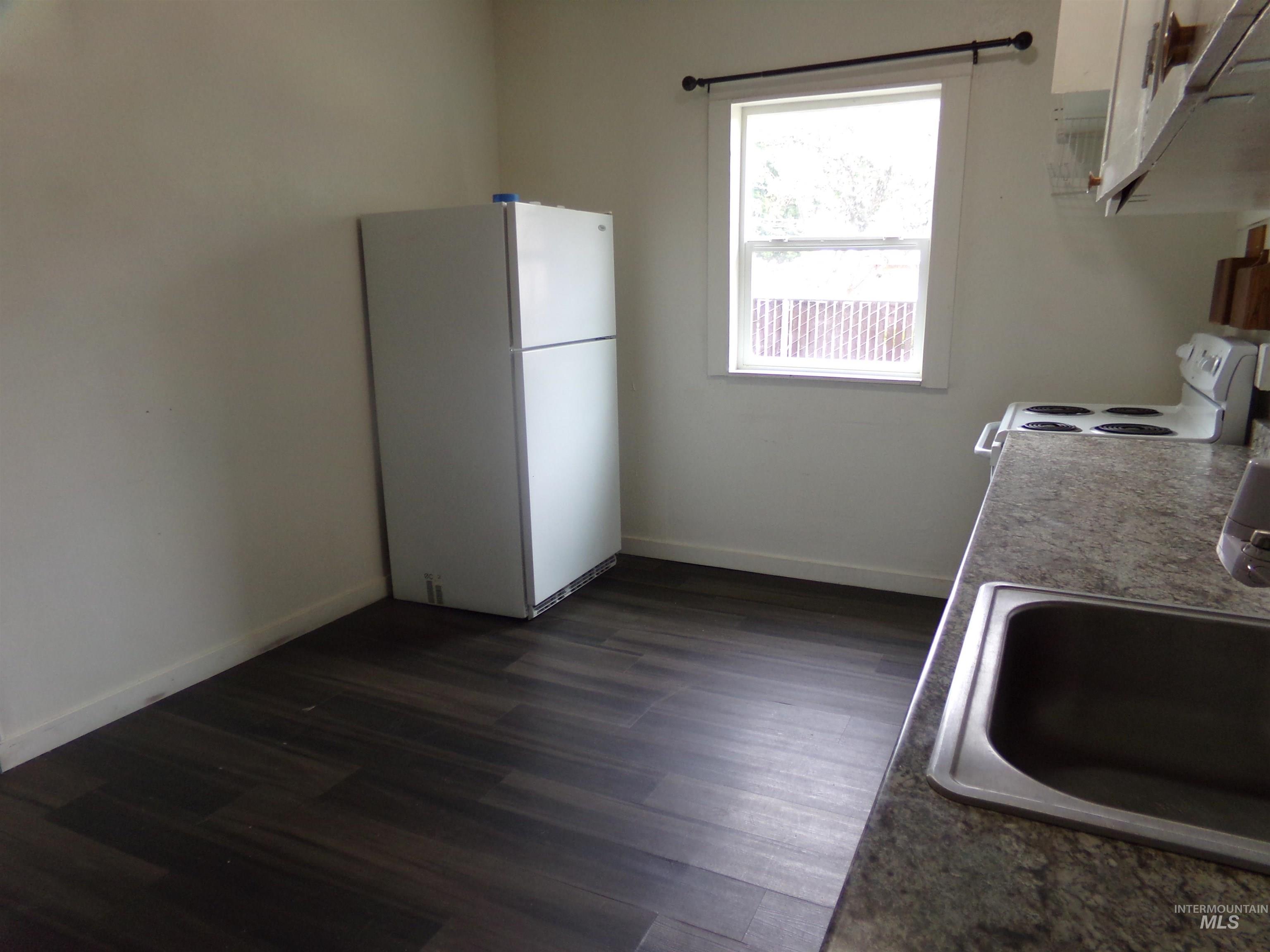 320 Miller St Property Photo 39