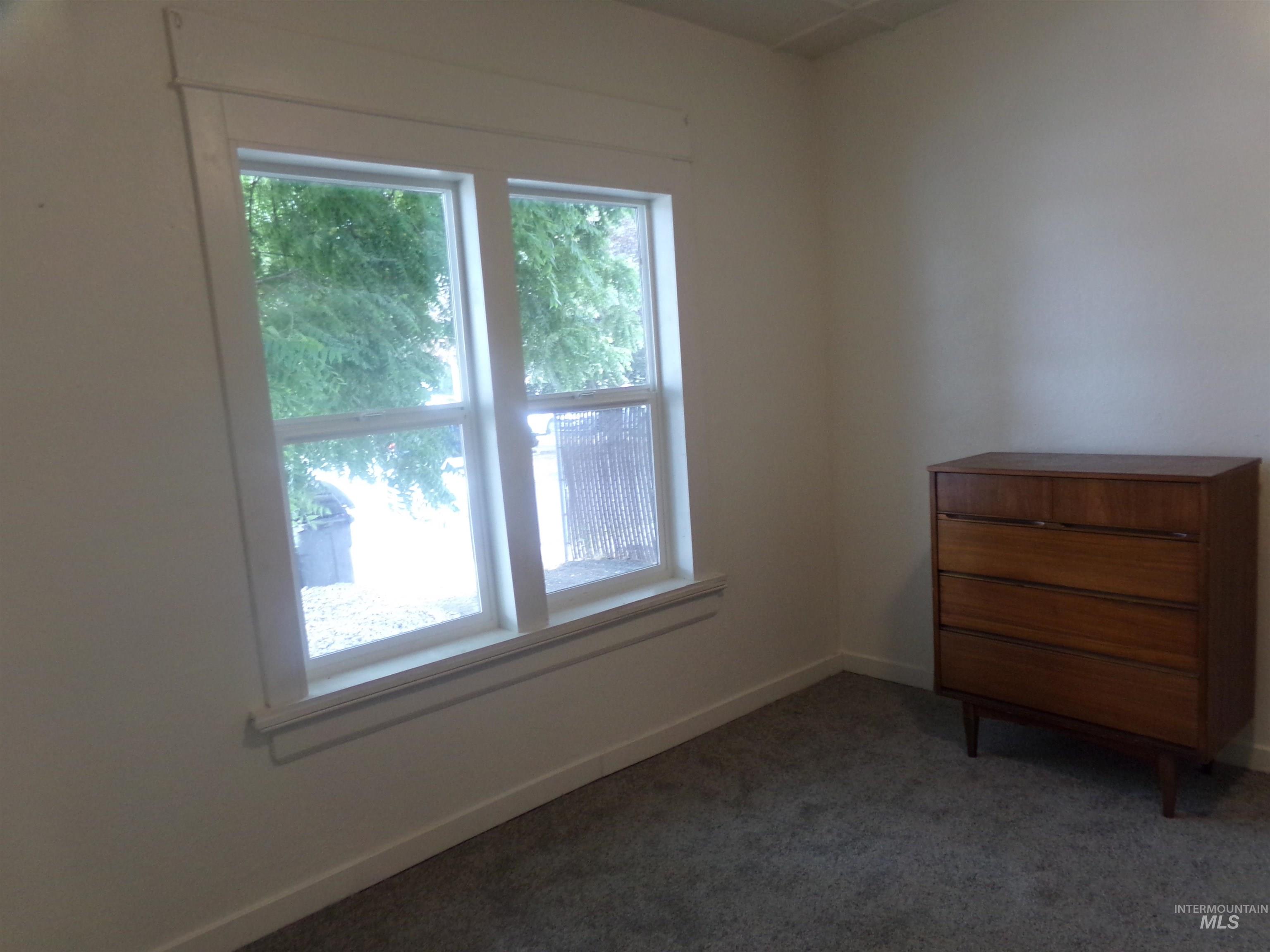 320 Miller St Property Photo 46