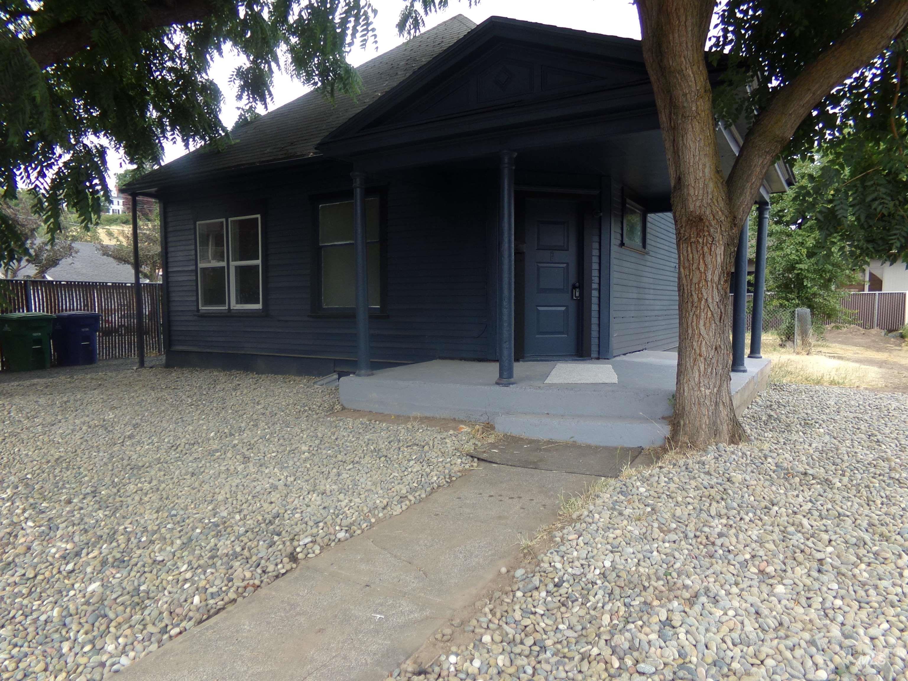320 Miller St Property Photo 48