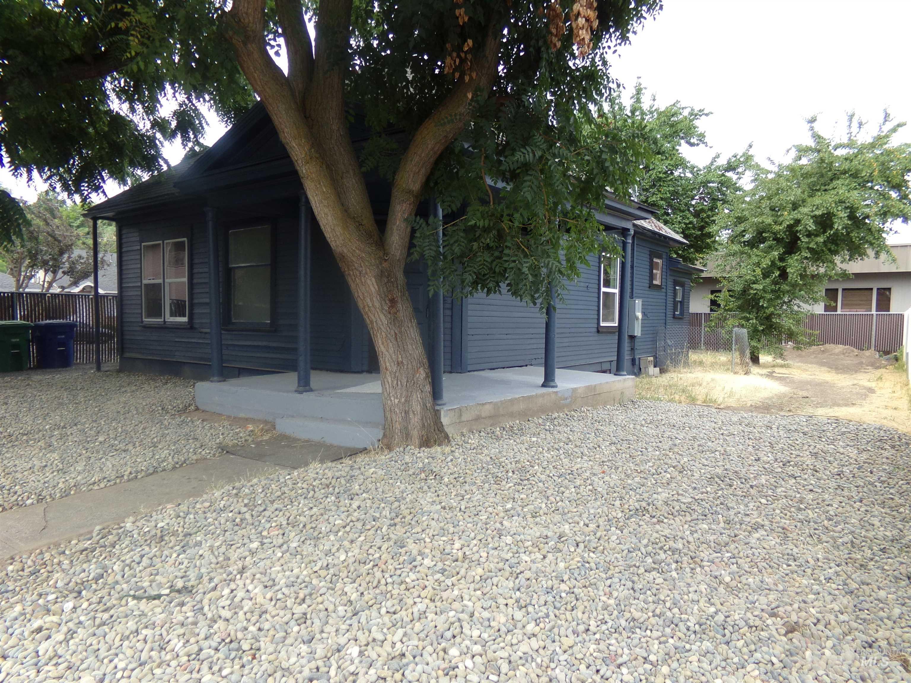 320 Miller St Property Photo 49