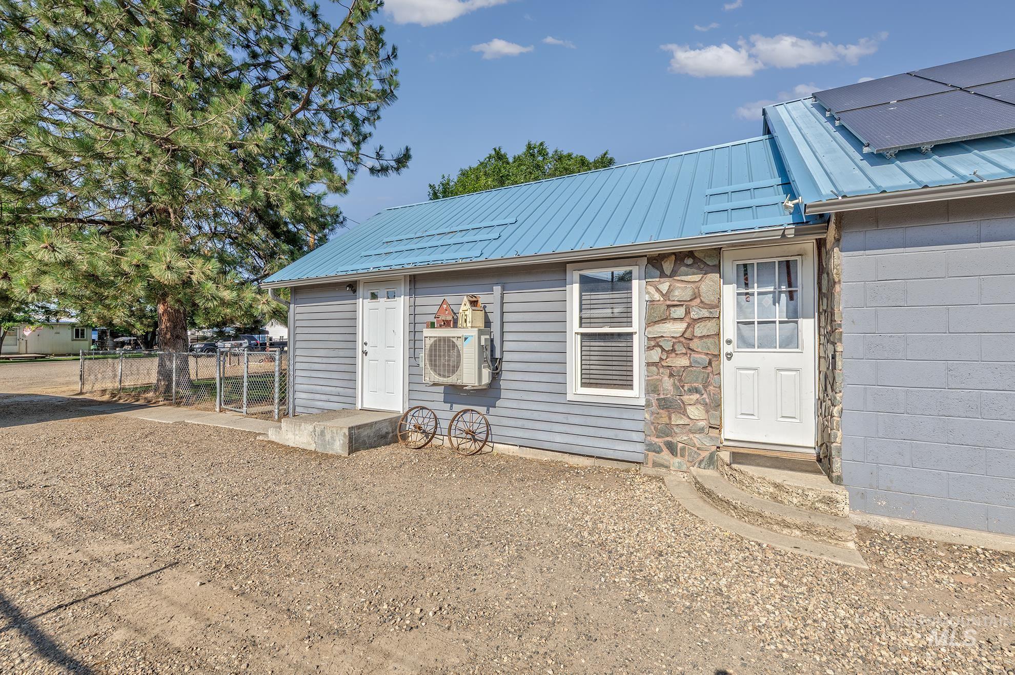 1025 W Galloway Ave Property Photo 4