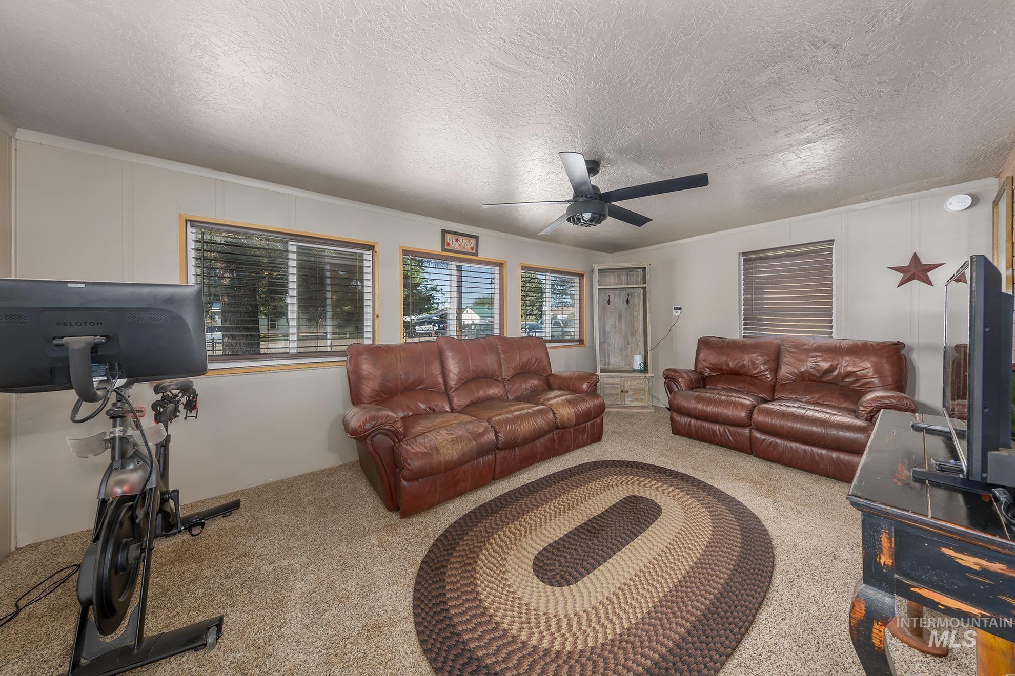 1025 W Galloway Ave Property Photo 5