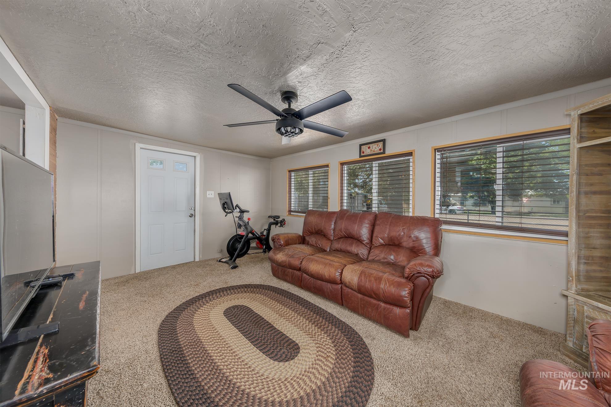 1025 W Galloway Ave Property Photo 6