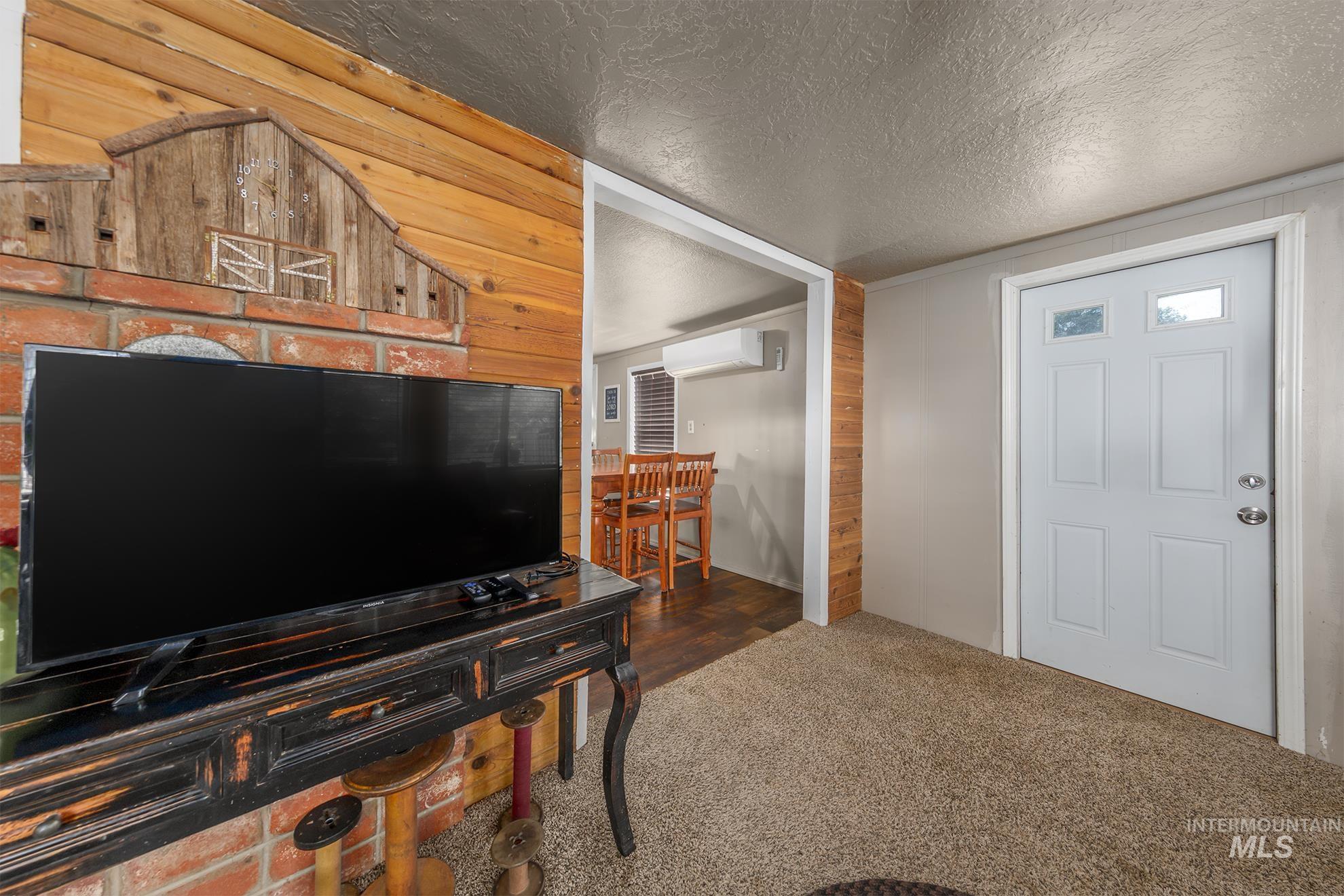 1025 W Galloway Ave Property Photo 7